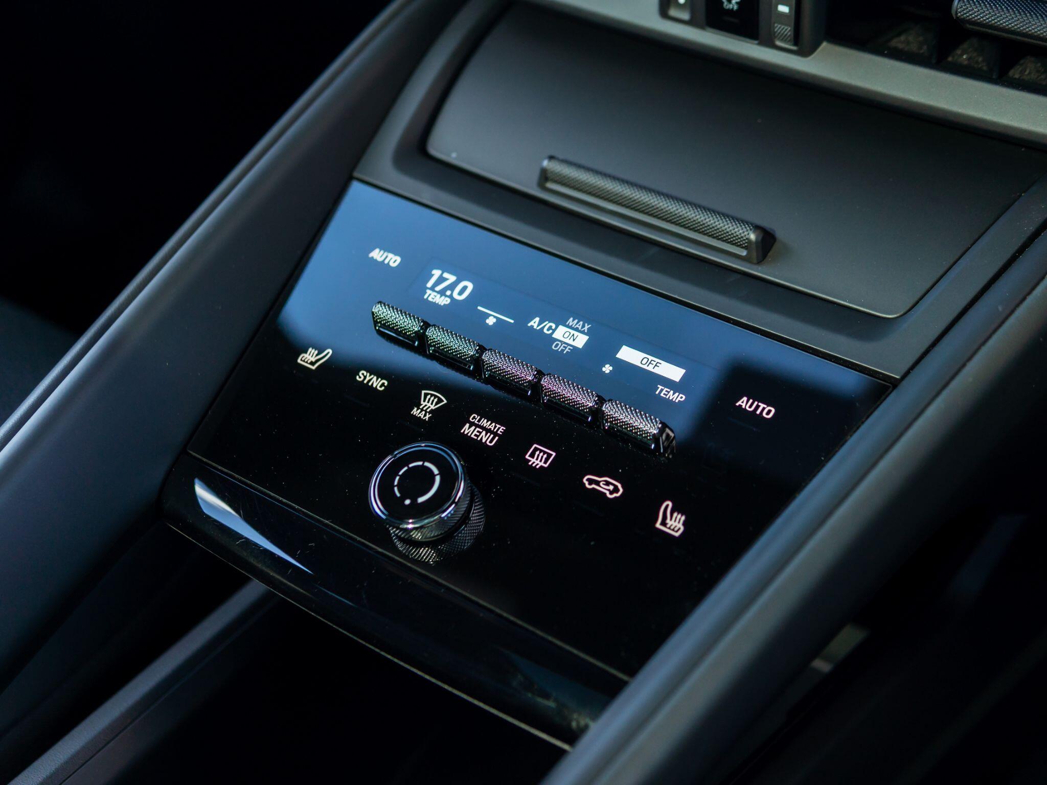 Porsche Macan view 15