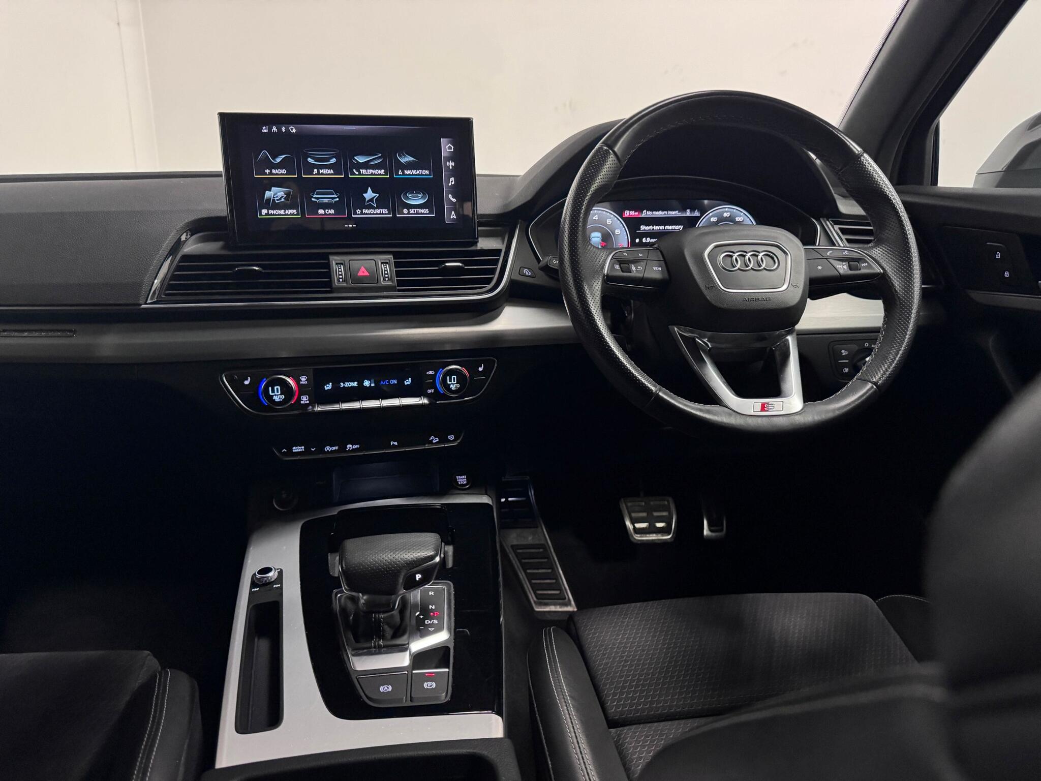 Audi Q5 view 28