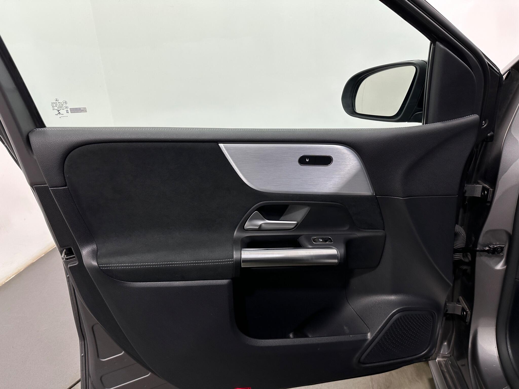 Mercedes-Benz B-Class view 39