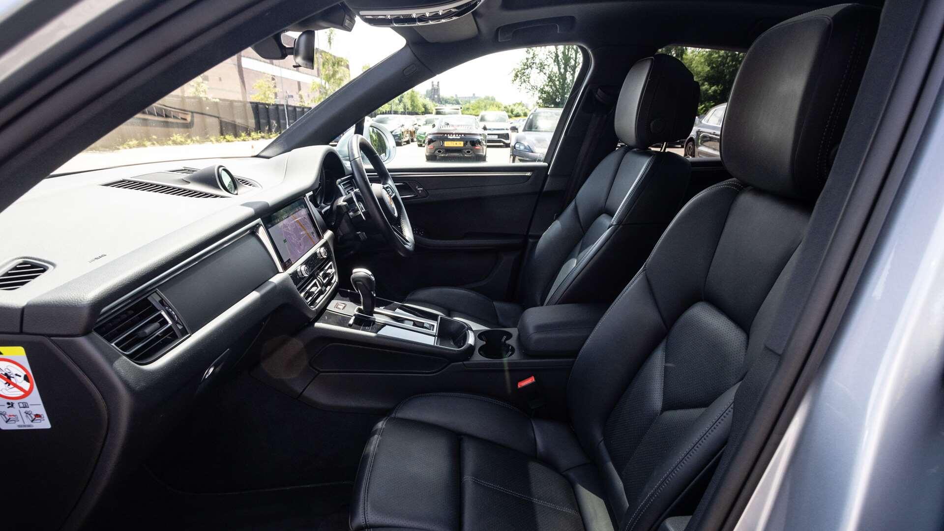 Porsche Macan view 12