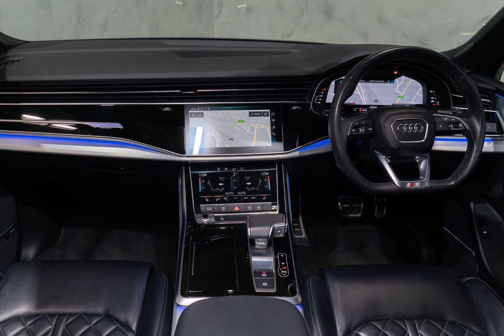 Audi SQ7 view 12
