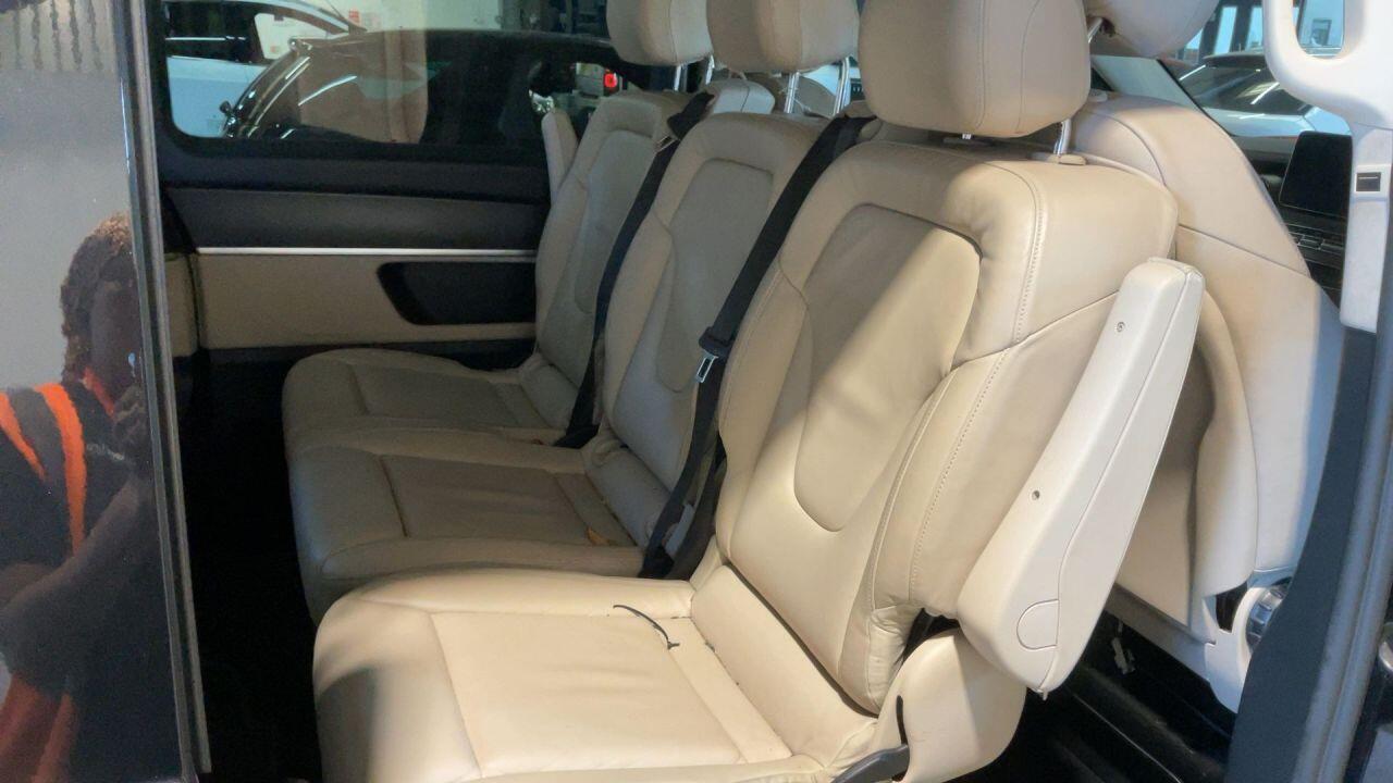 Mercedes-Benz V-Class view 14
