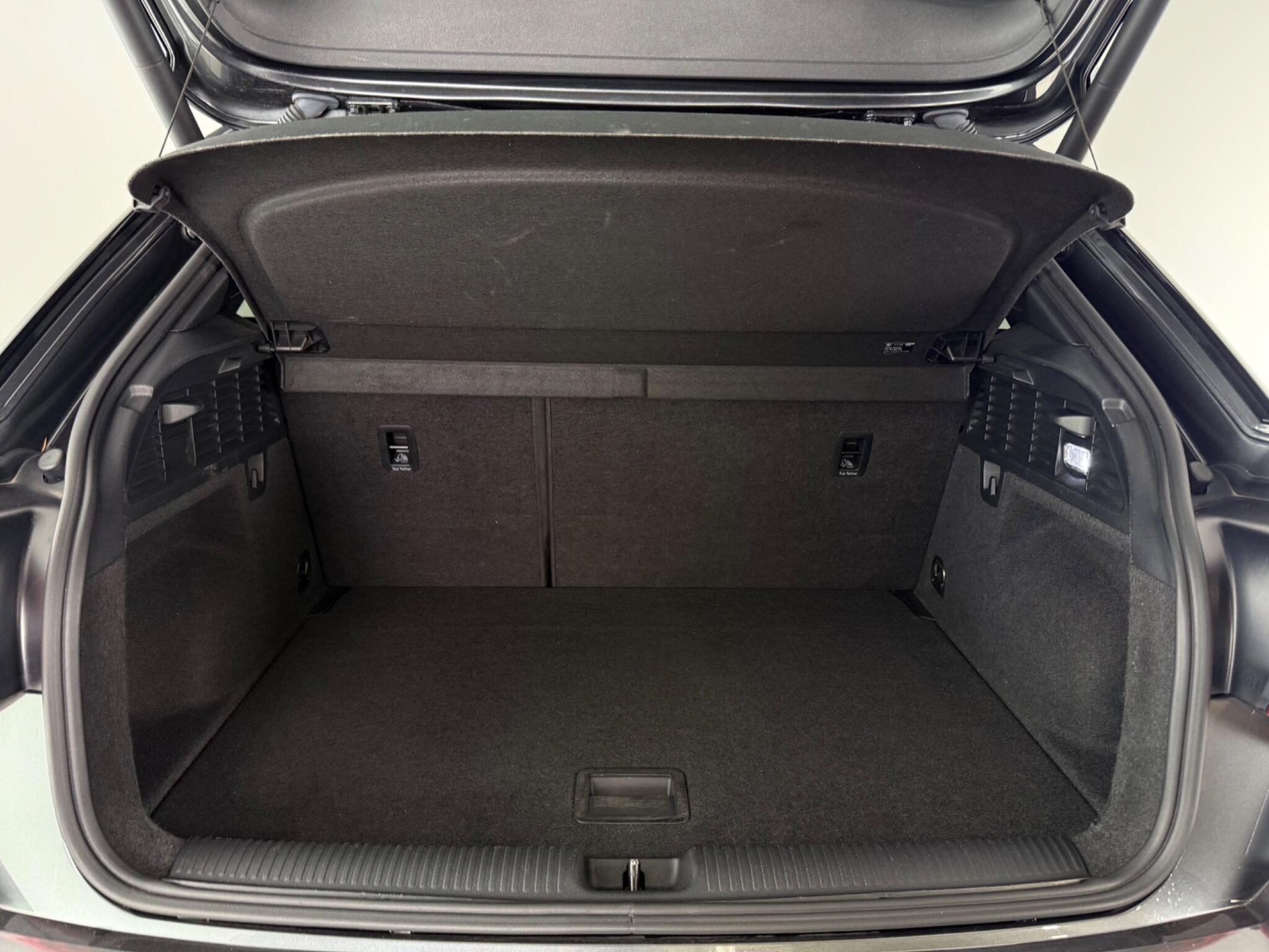 Audi Q2 view 12