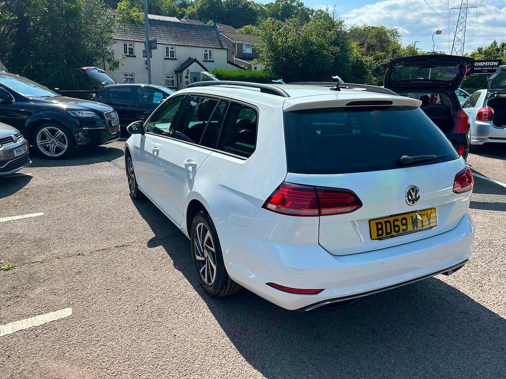 Volkswagen Golf view 4