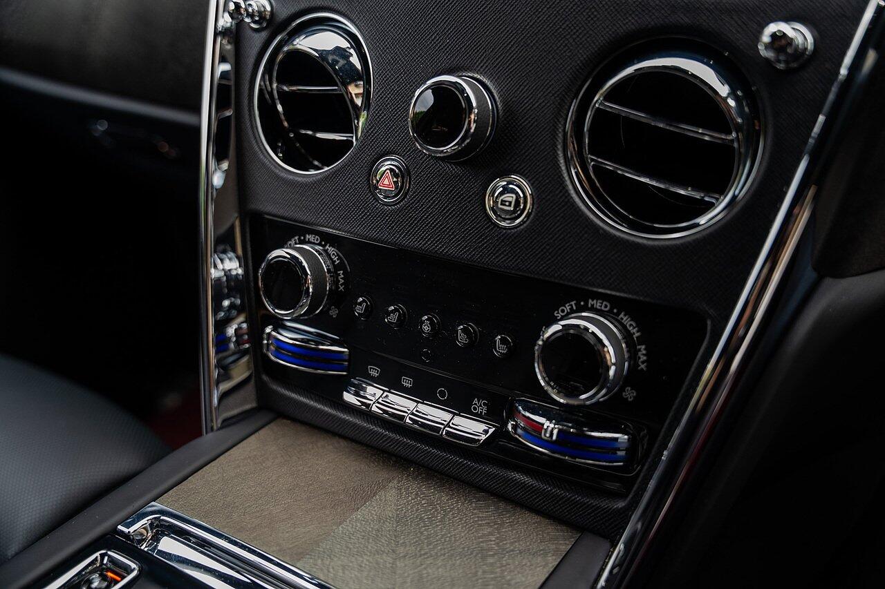 Rolls-Royce Cullinan view 50