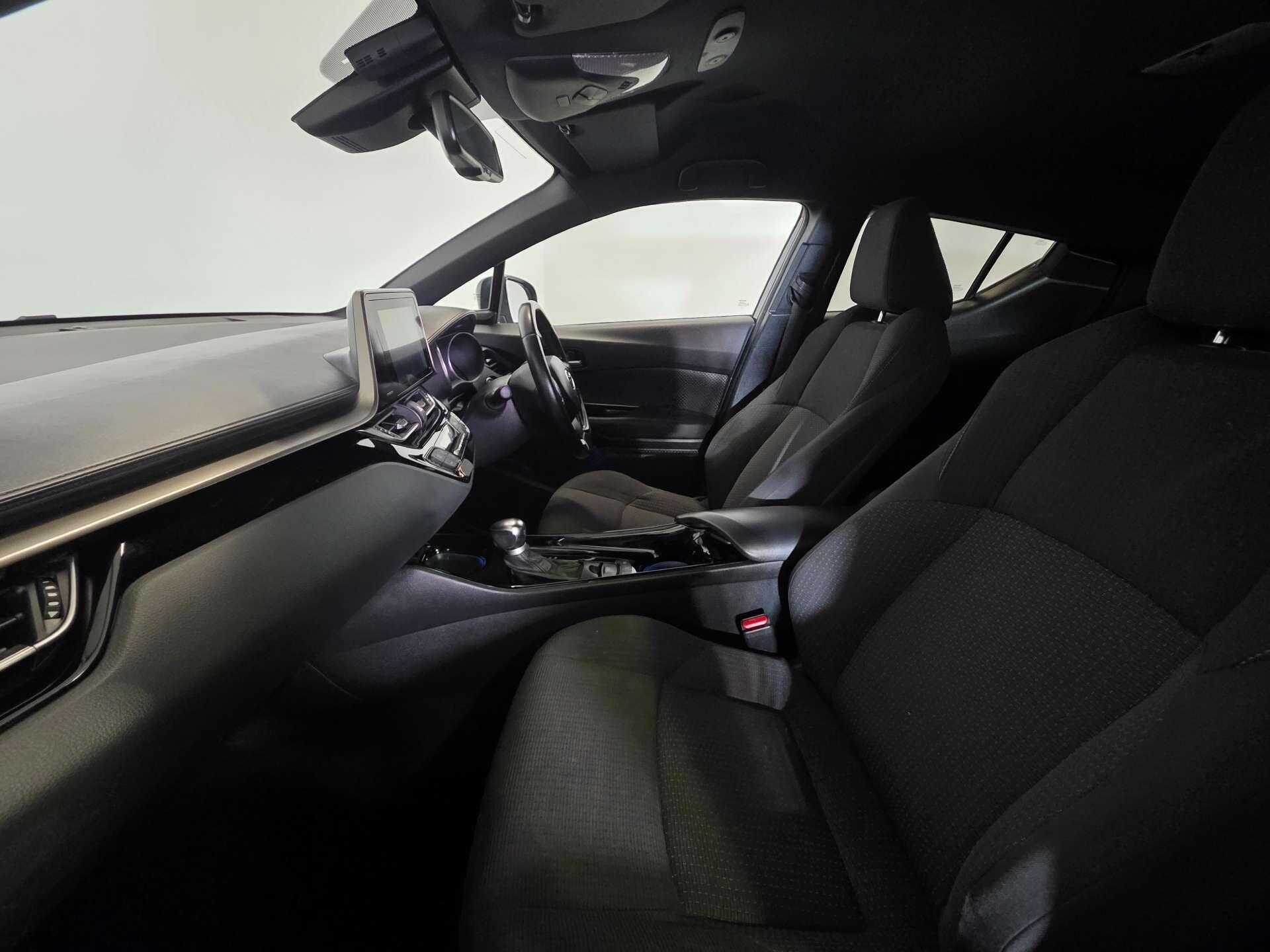 Toyota C-HR view 49