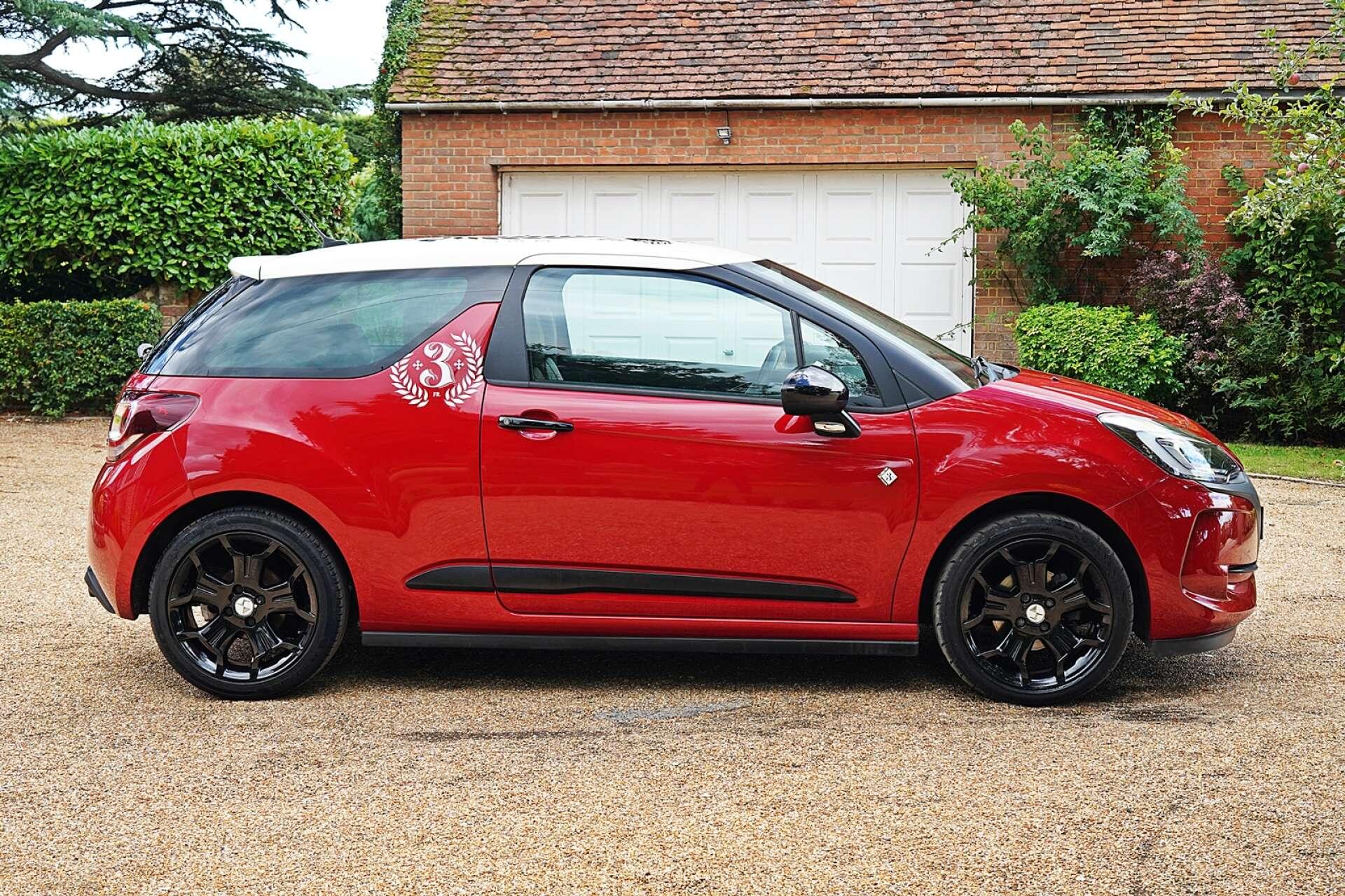 DS Automobiles DS 3 view 8