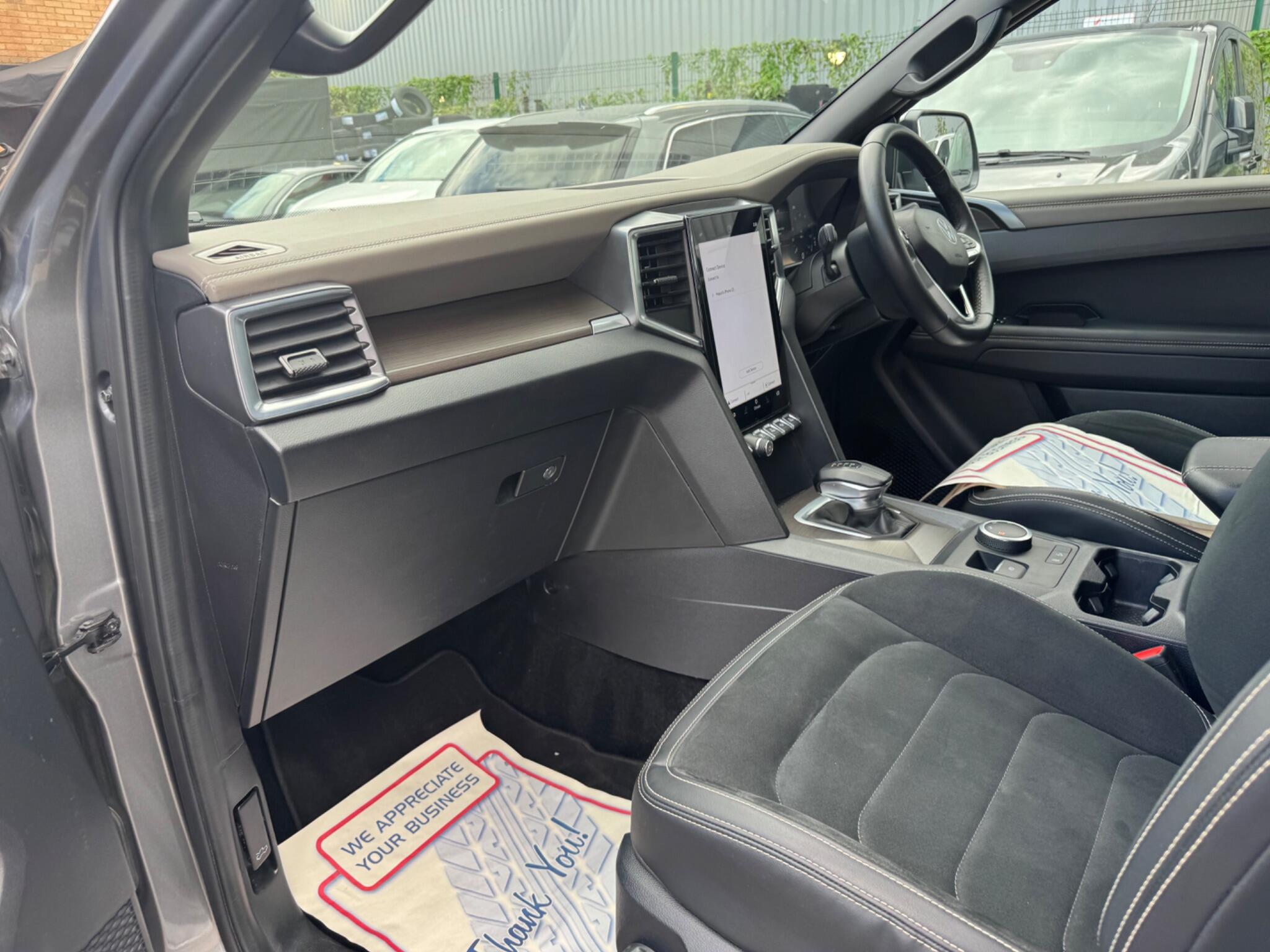 Volkswagen Amarok view 43