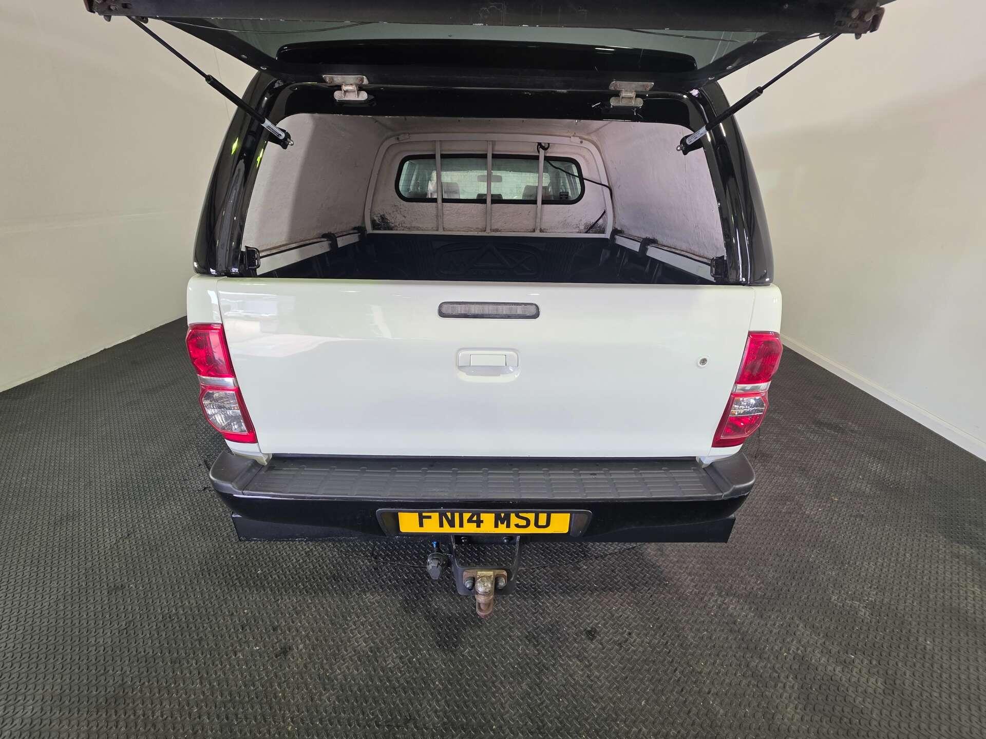 Toyota Hilux view 32