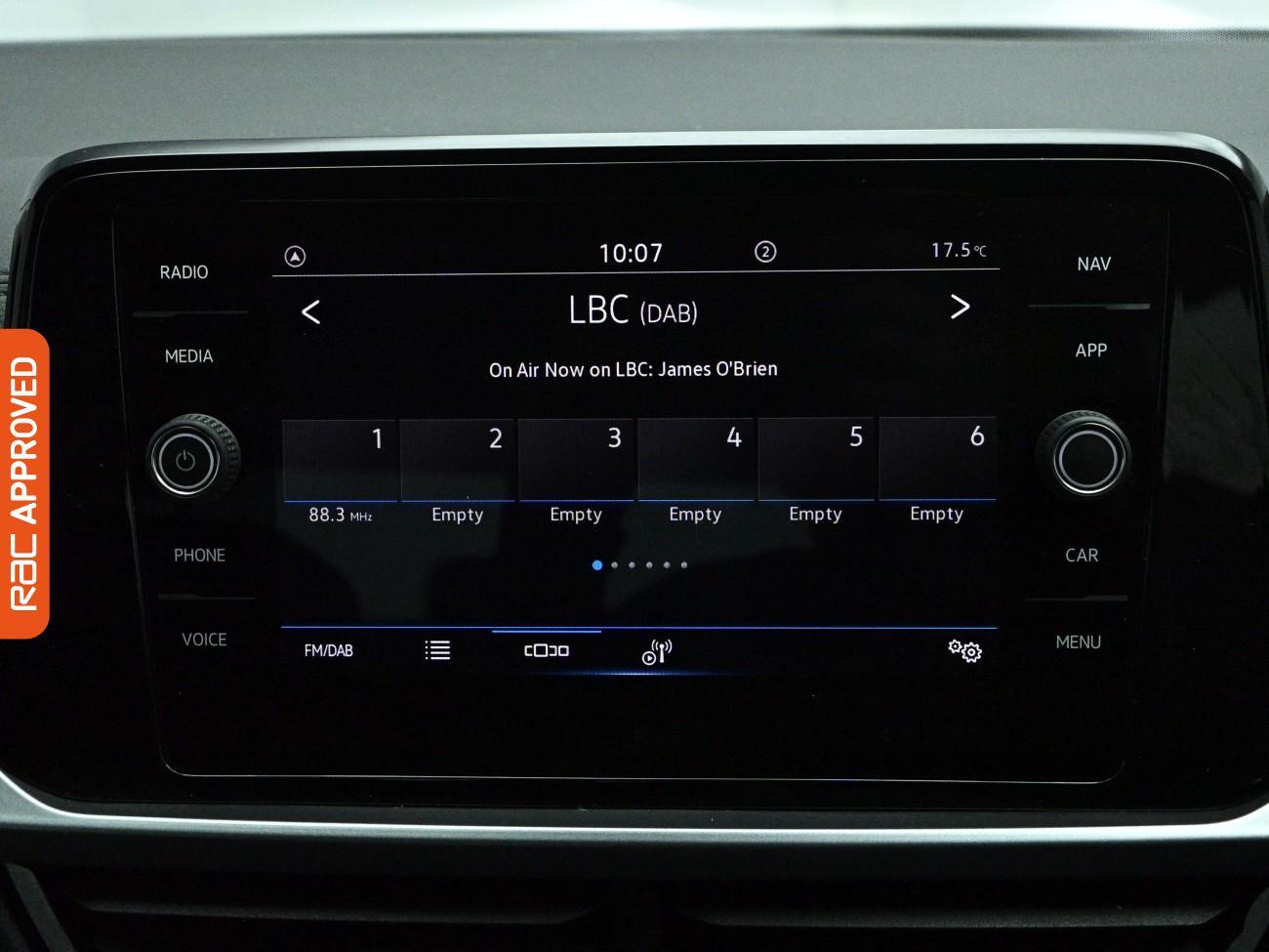 Volkswagen T-Roc view 16
