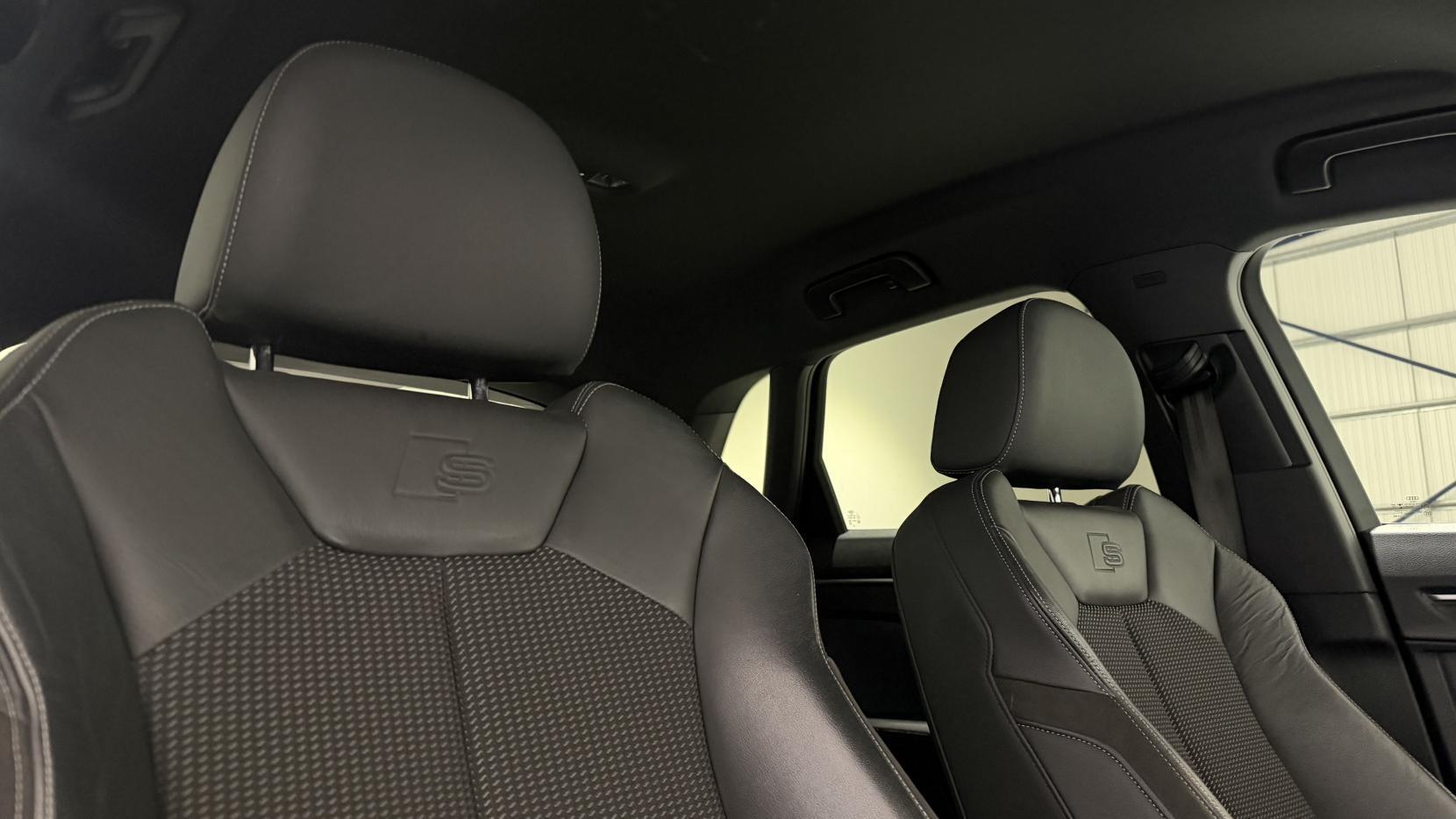 Audi Q3 view 37