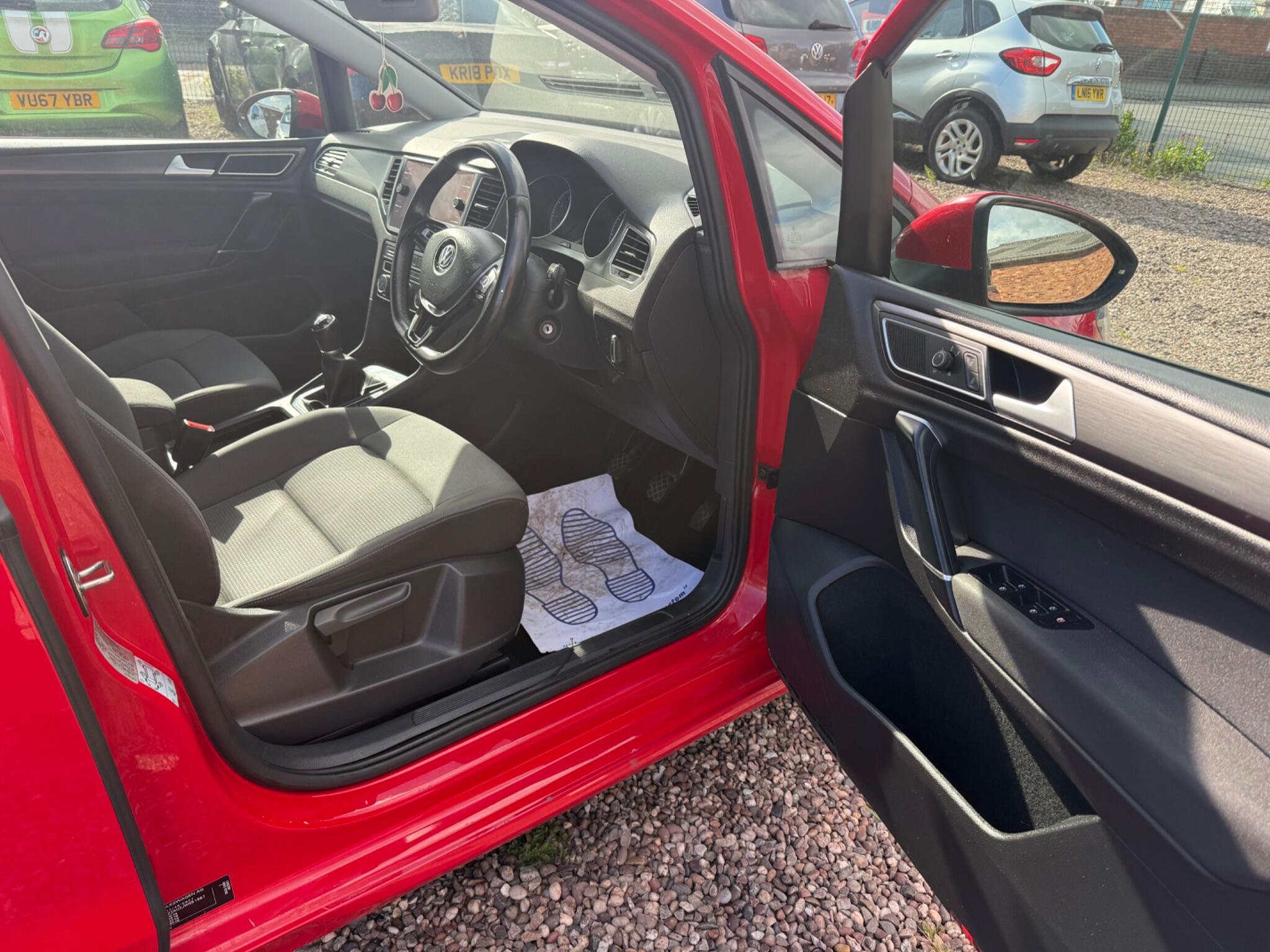 Volkswagen Golf Sportsvan view 20