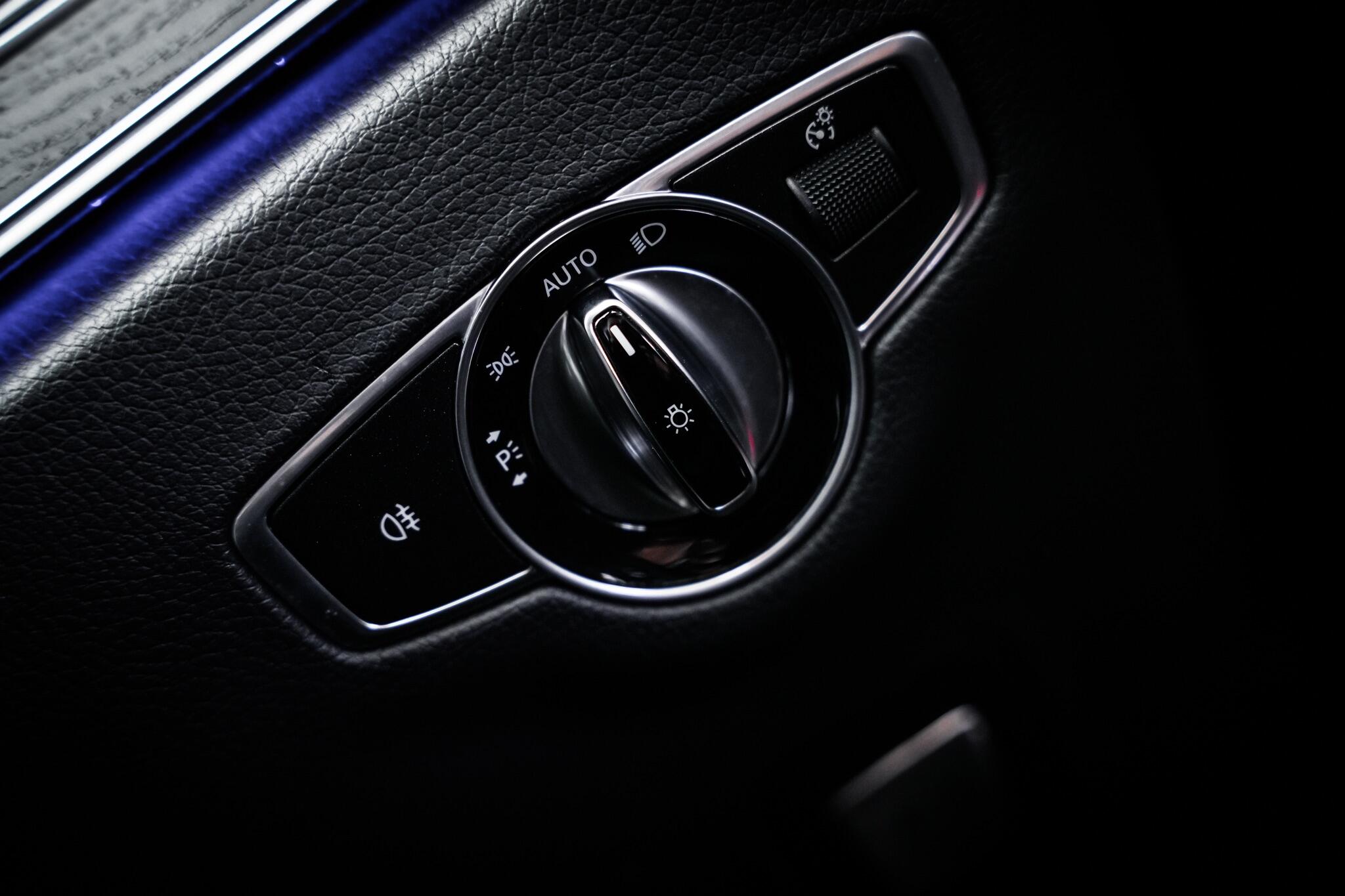 Mercedes-Benz E-Class view 54