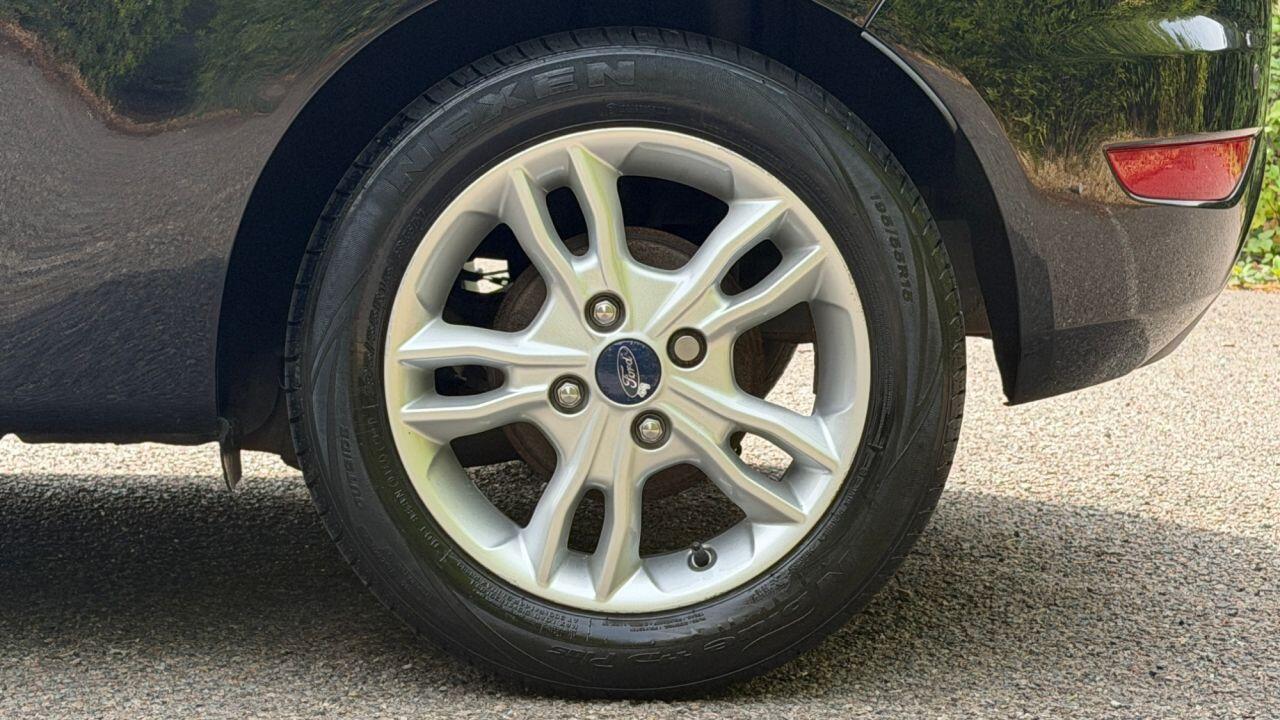 Ford Fiesta view 34