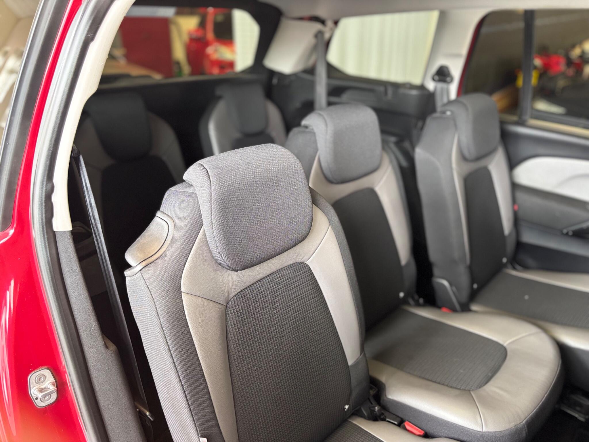 Citroen Grand C4 Picasso view 17