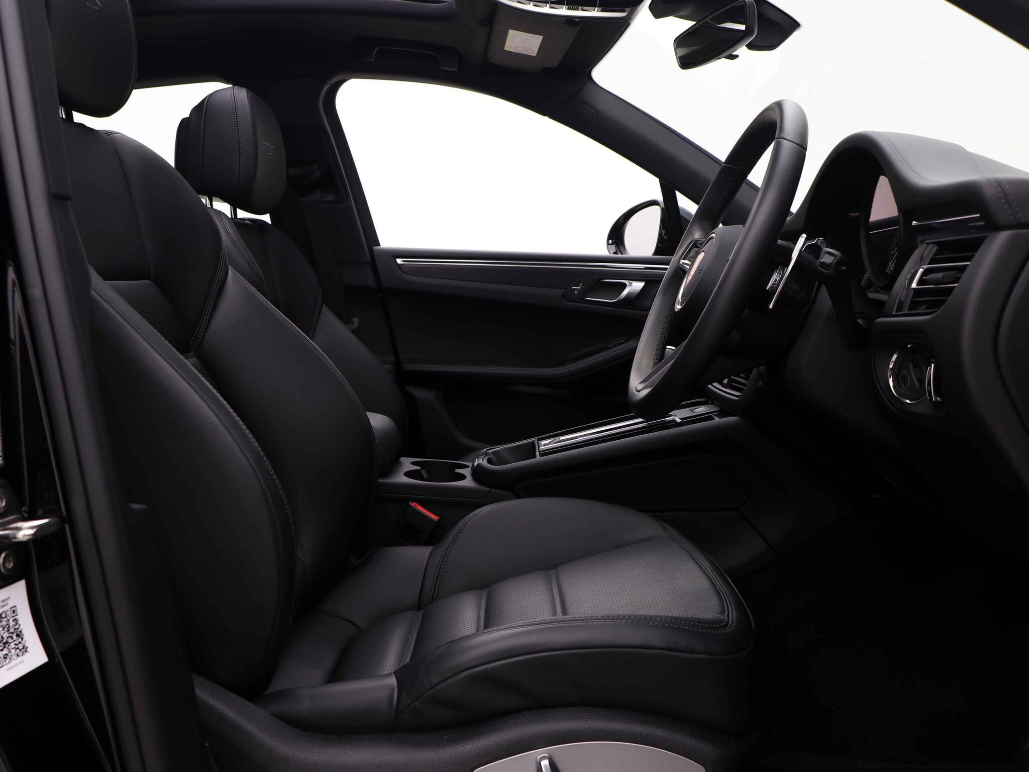 Porsche Macan view 35