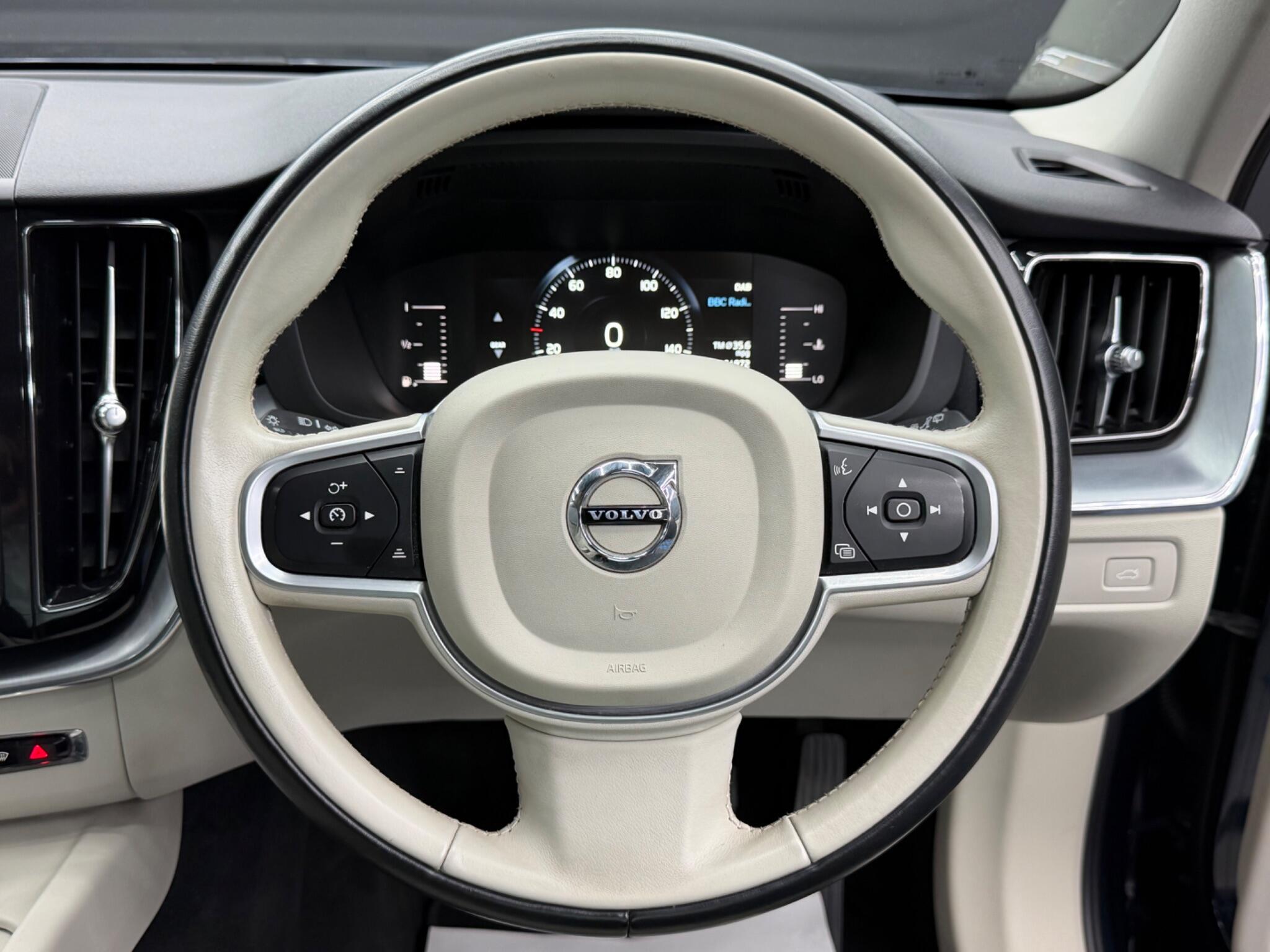 Volvo XC60 view 19