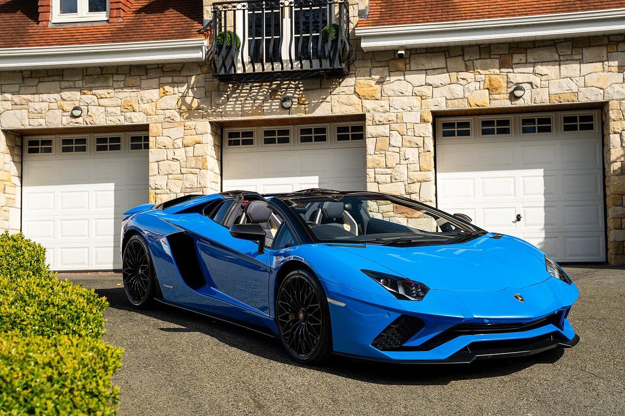 Lamborghini Aventador view 93