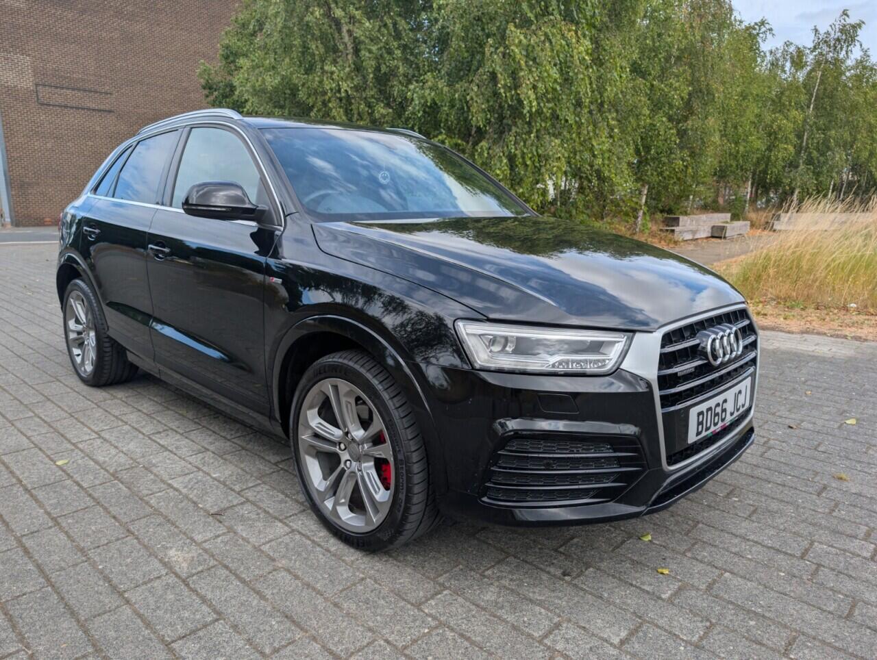 Audi Q3 view 7