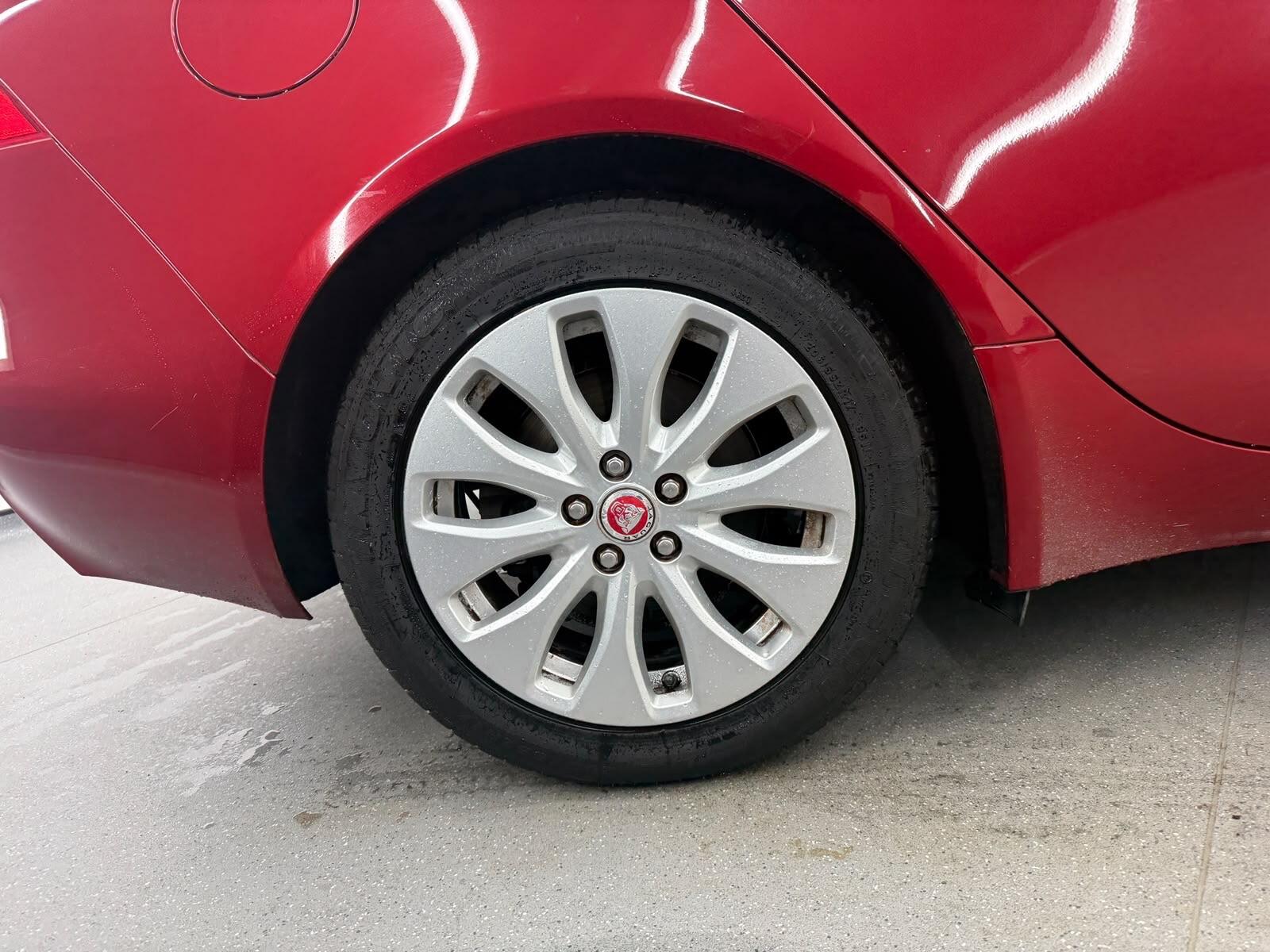 Jaguar Xe view 13