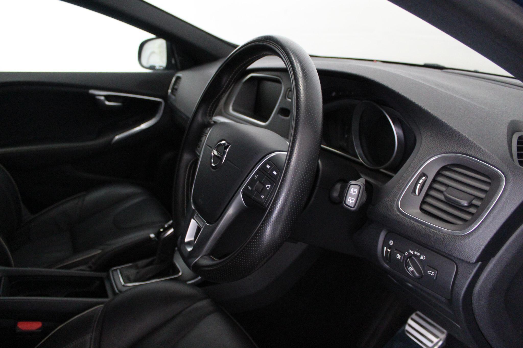 Volvo V40 view 44