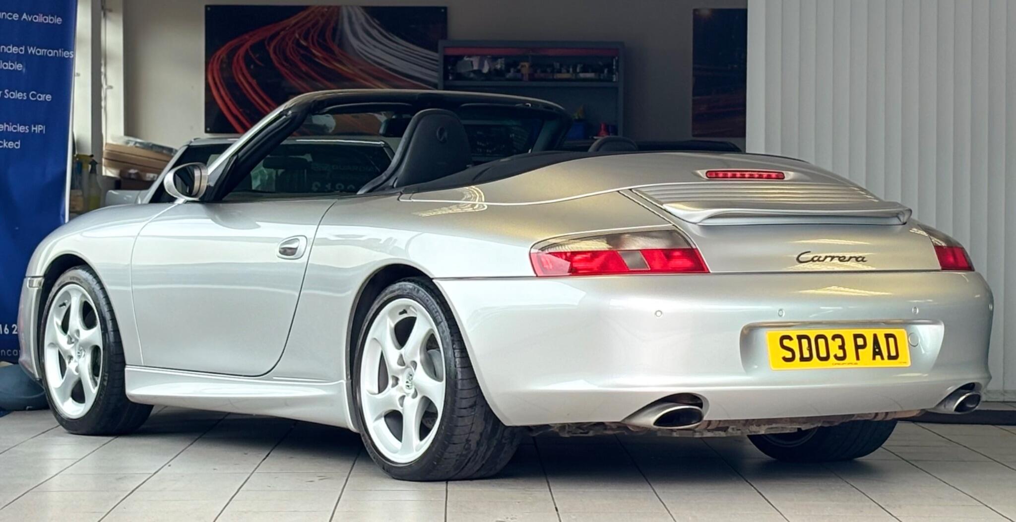 Porsche 911 view 7
