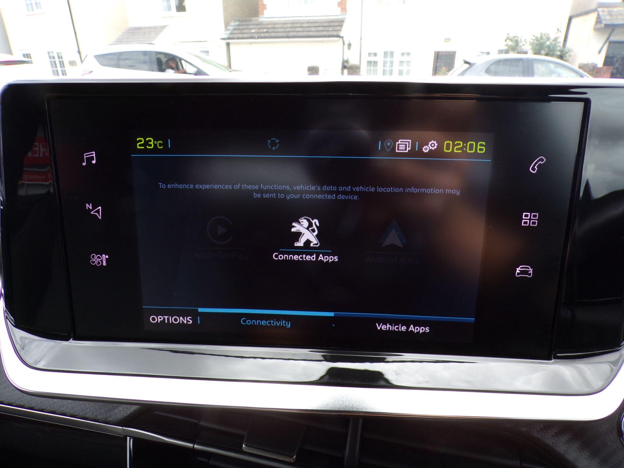 Peugeot E-2008 view 17