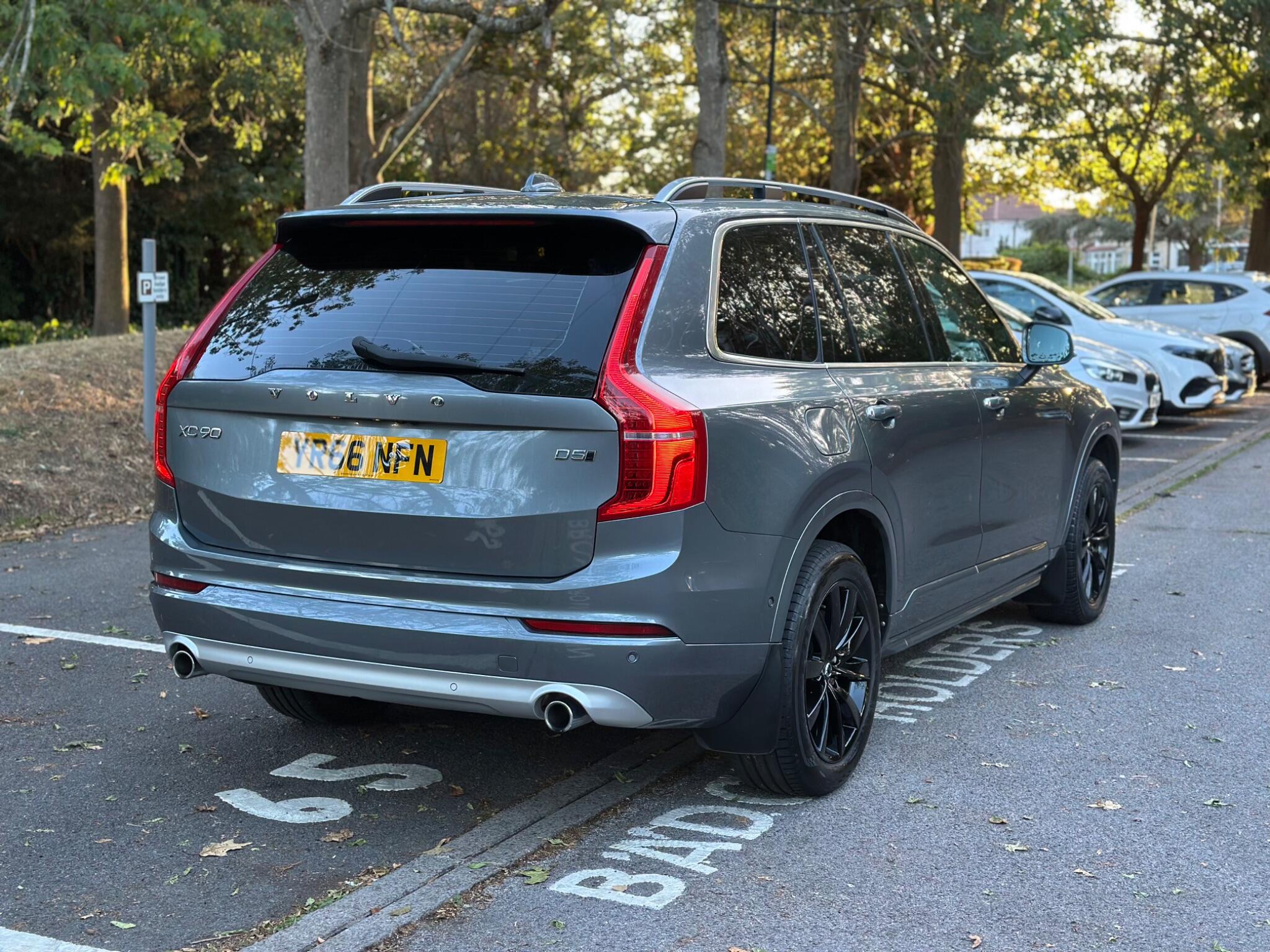 Volvo XC90 view 4