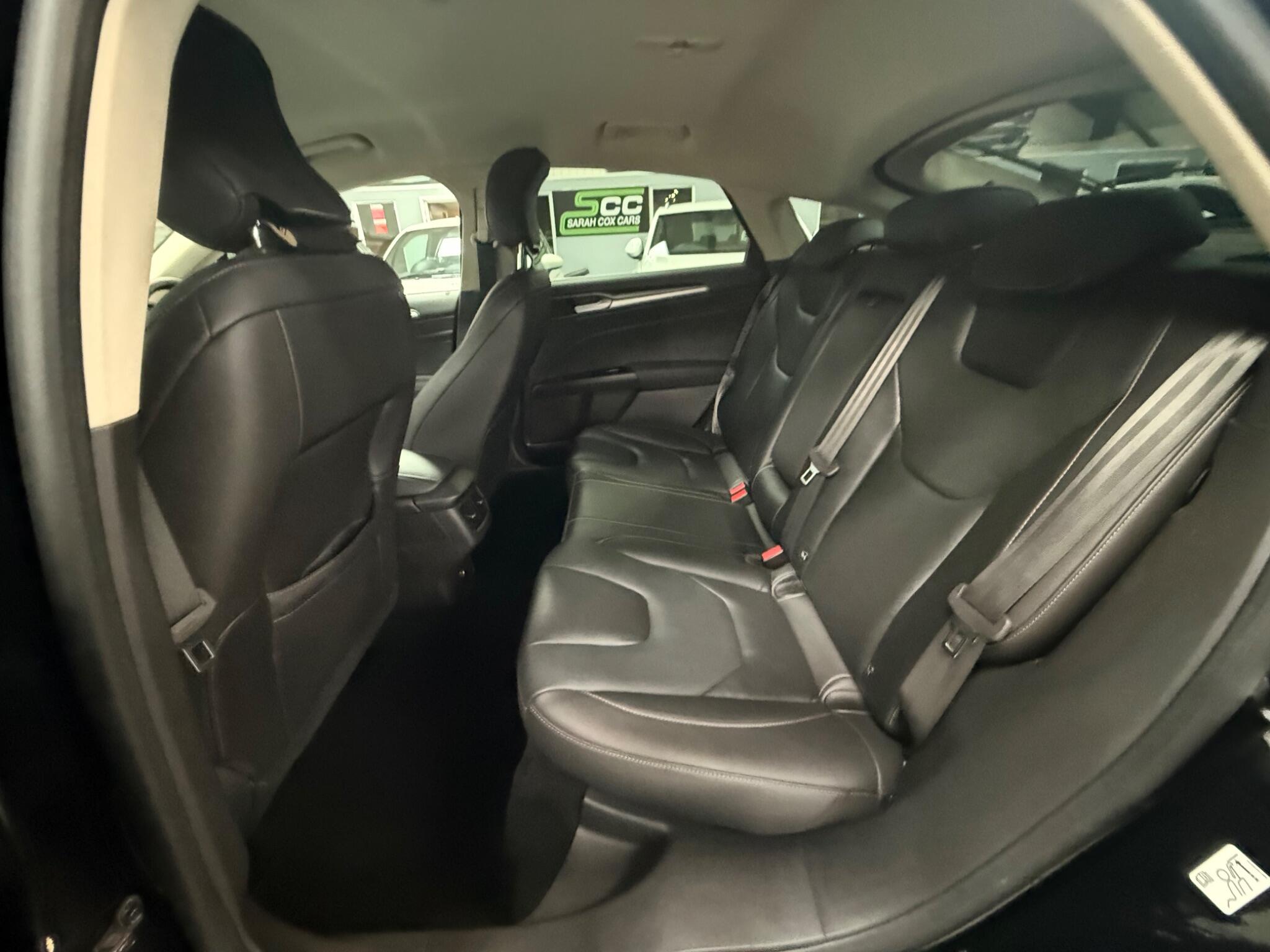 Ford Mondeo view 14