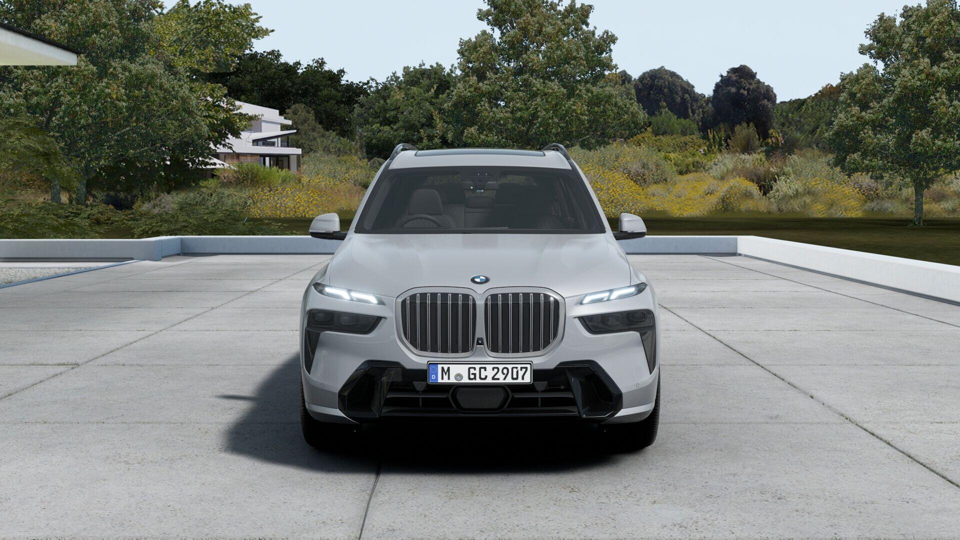 BMW X7 view 2