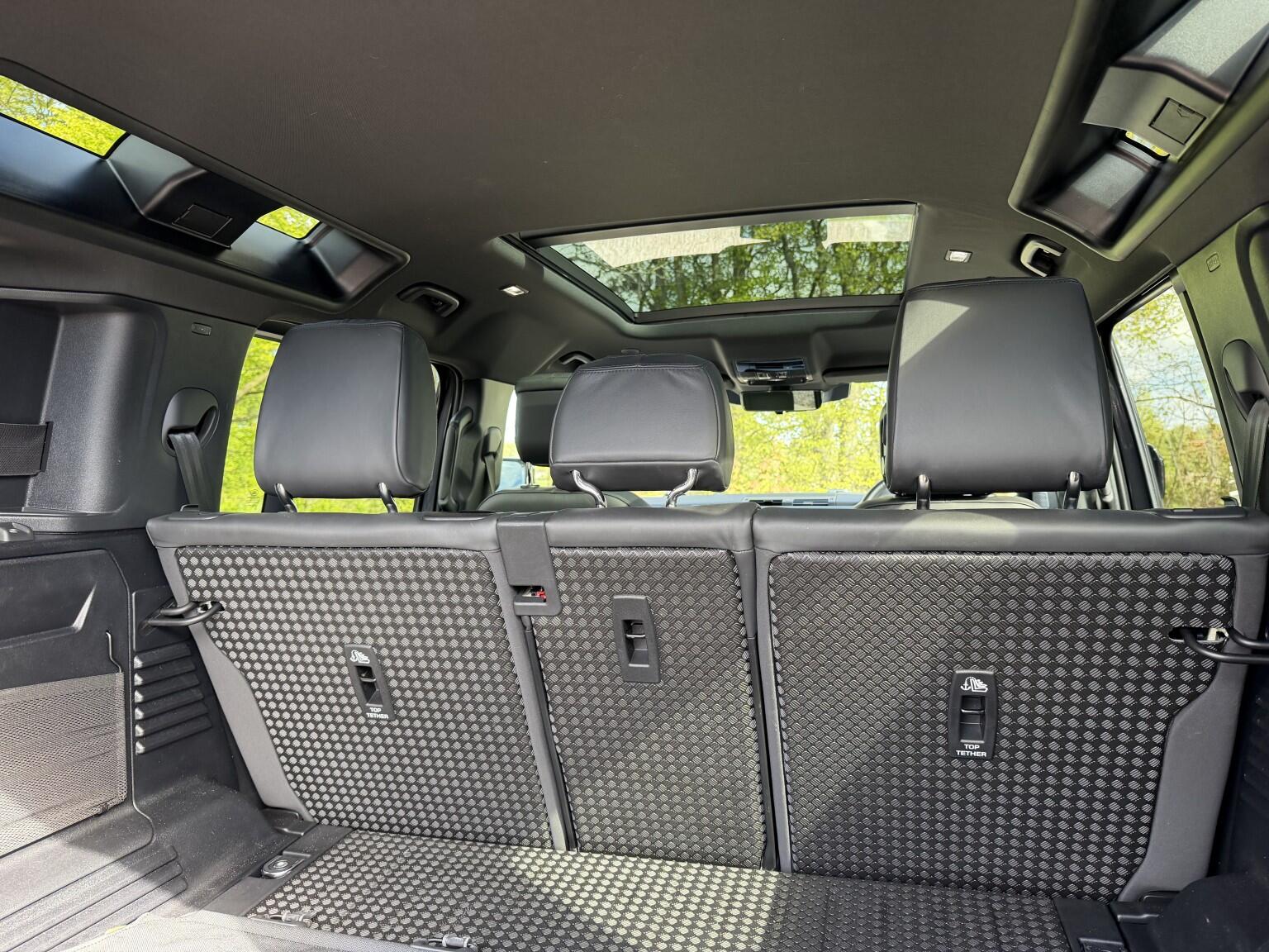 Land Rover Defender 110 view 23