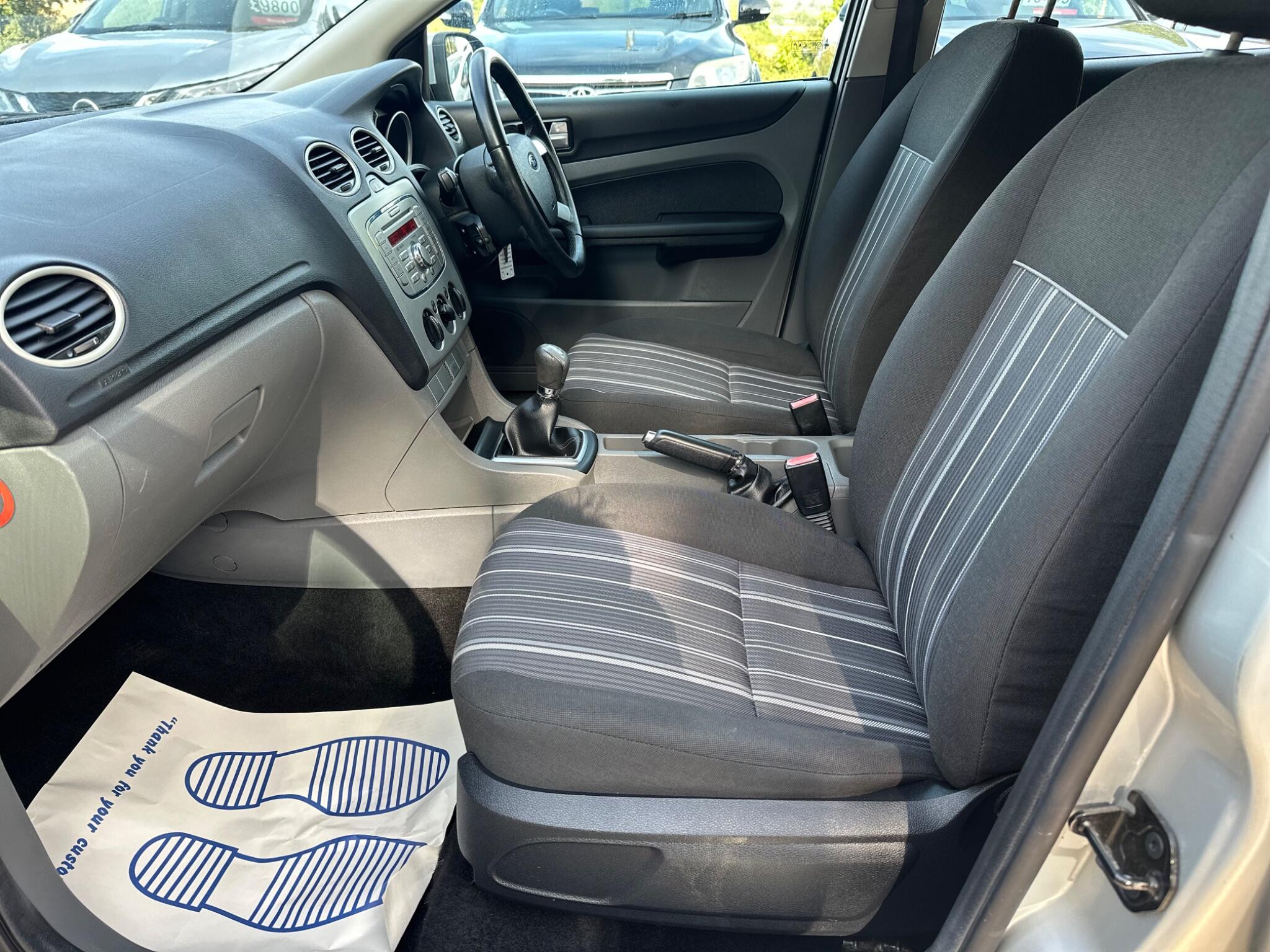 Ford Focus view 39