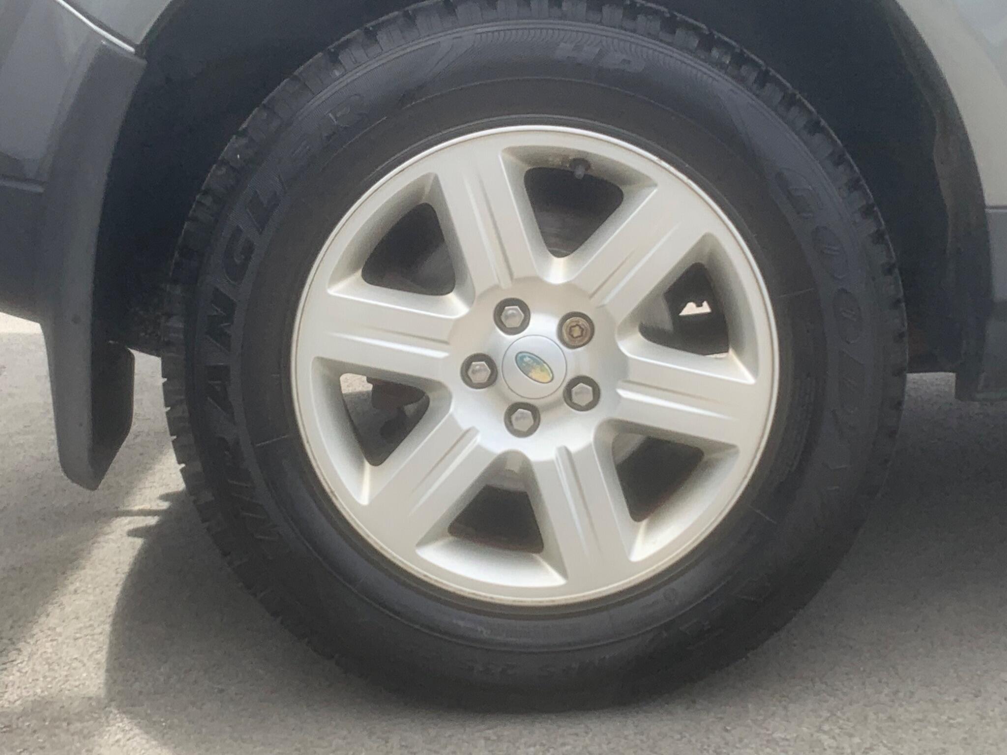 Land Rover Freelander 2 view 13