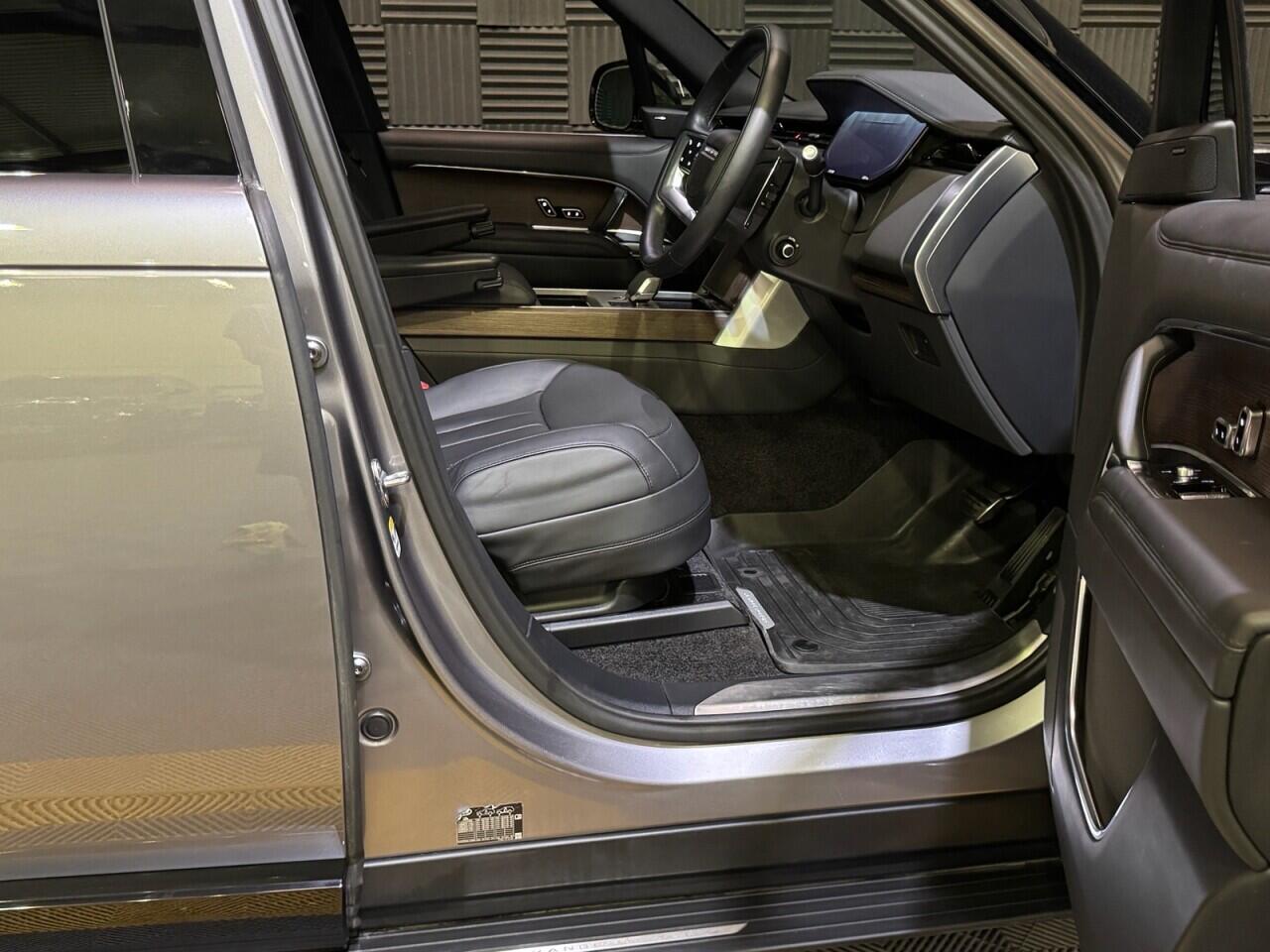 Land Rover Range Rover view 11