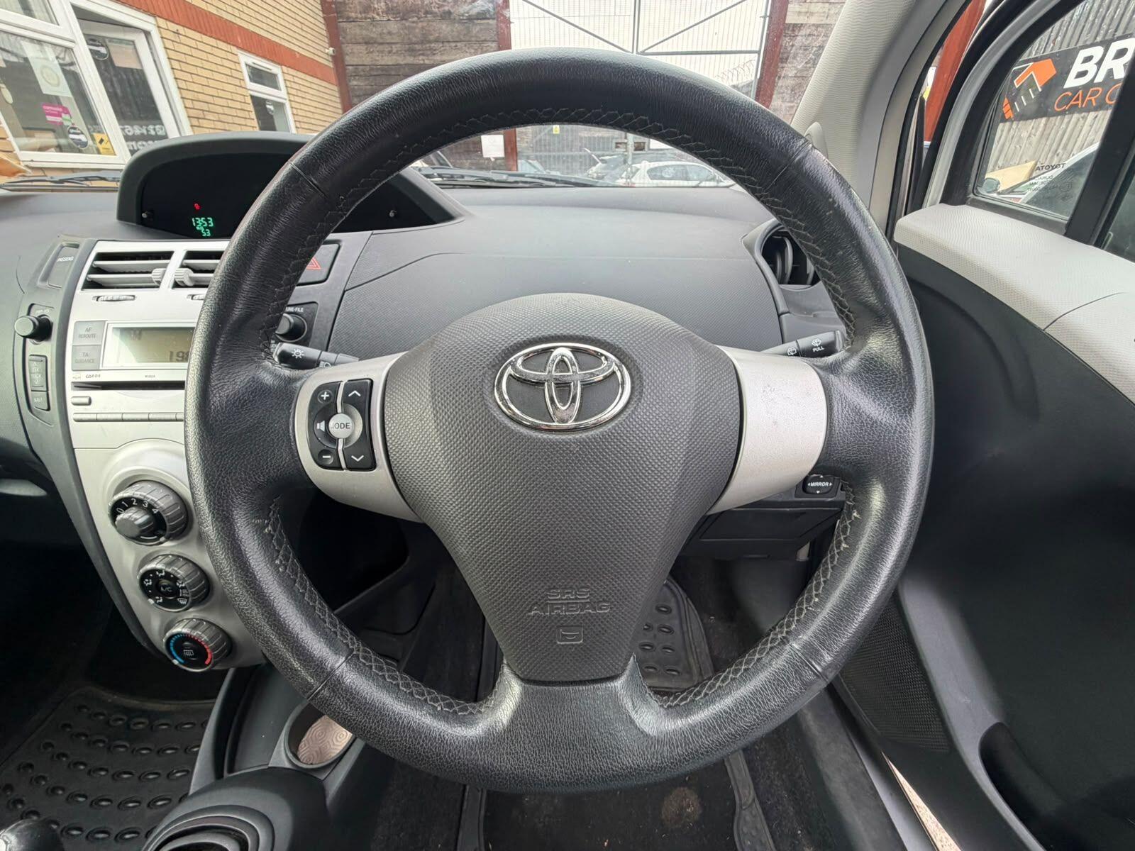 Toyota Yaris view 21
