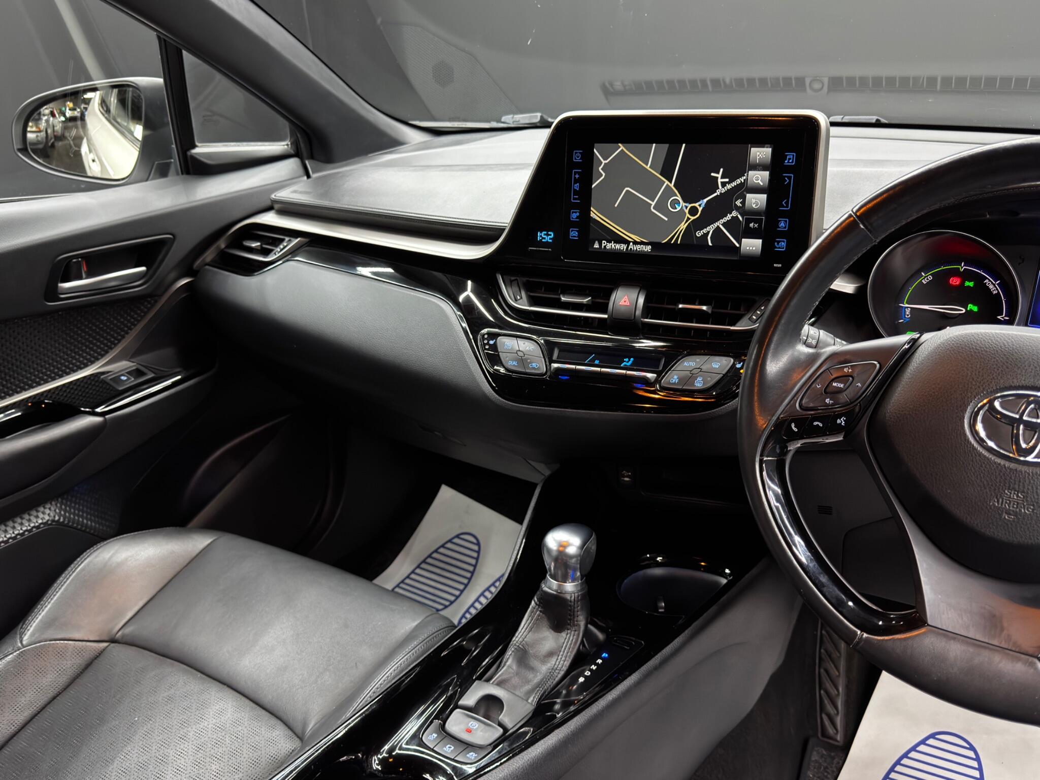 Toyota C-HR view 24