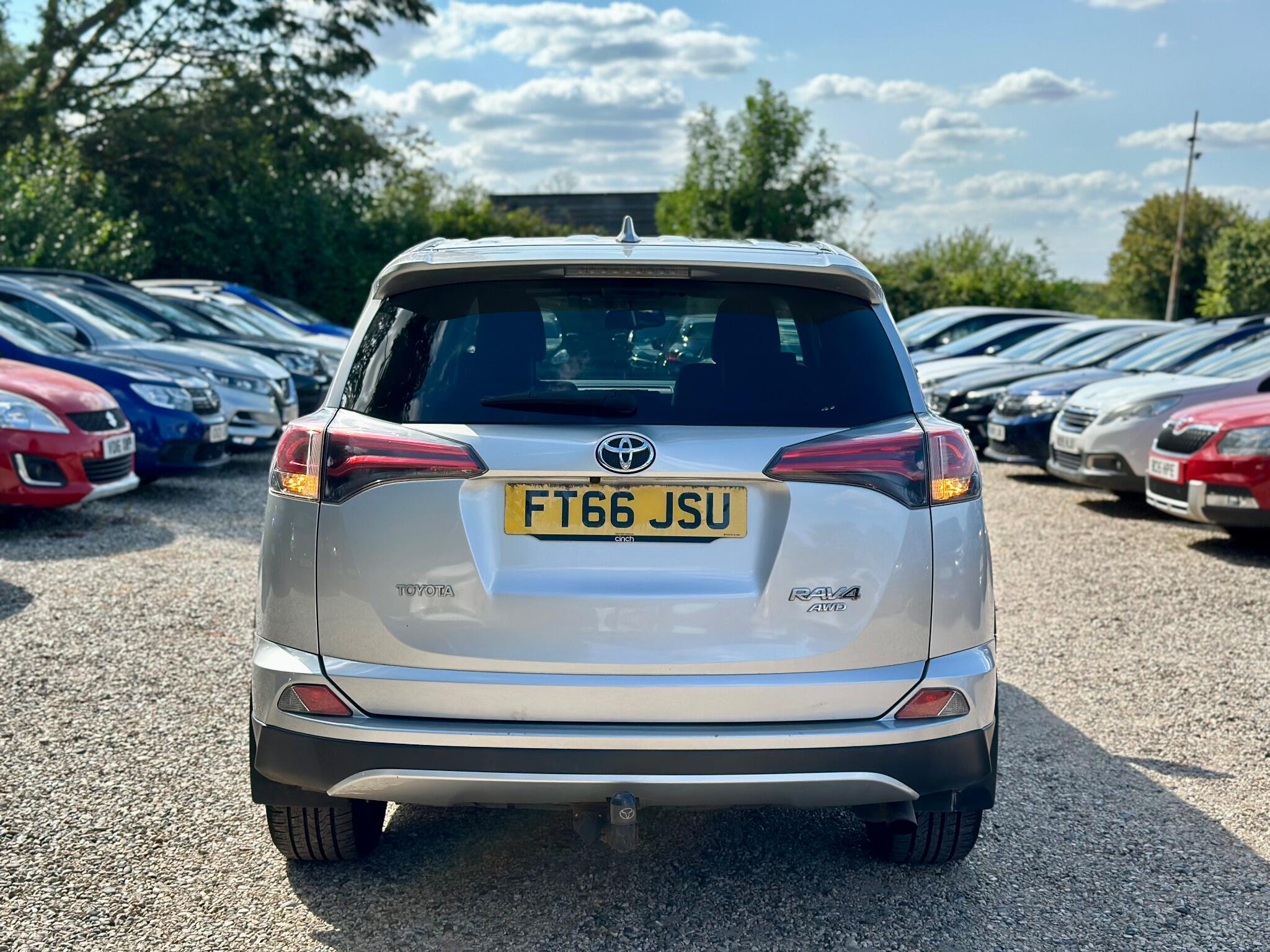 Toyota Rav4 view 15
