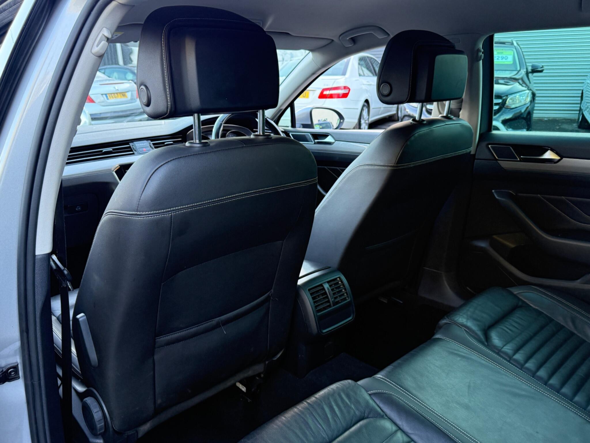 Volkswagen Passat - Image 53