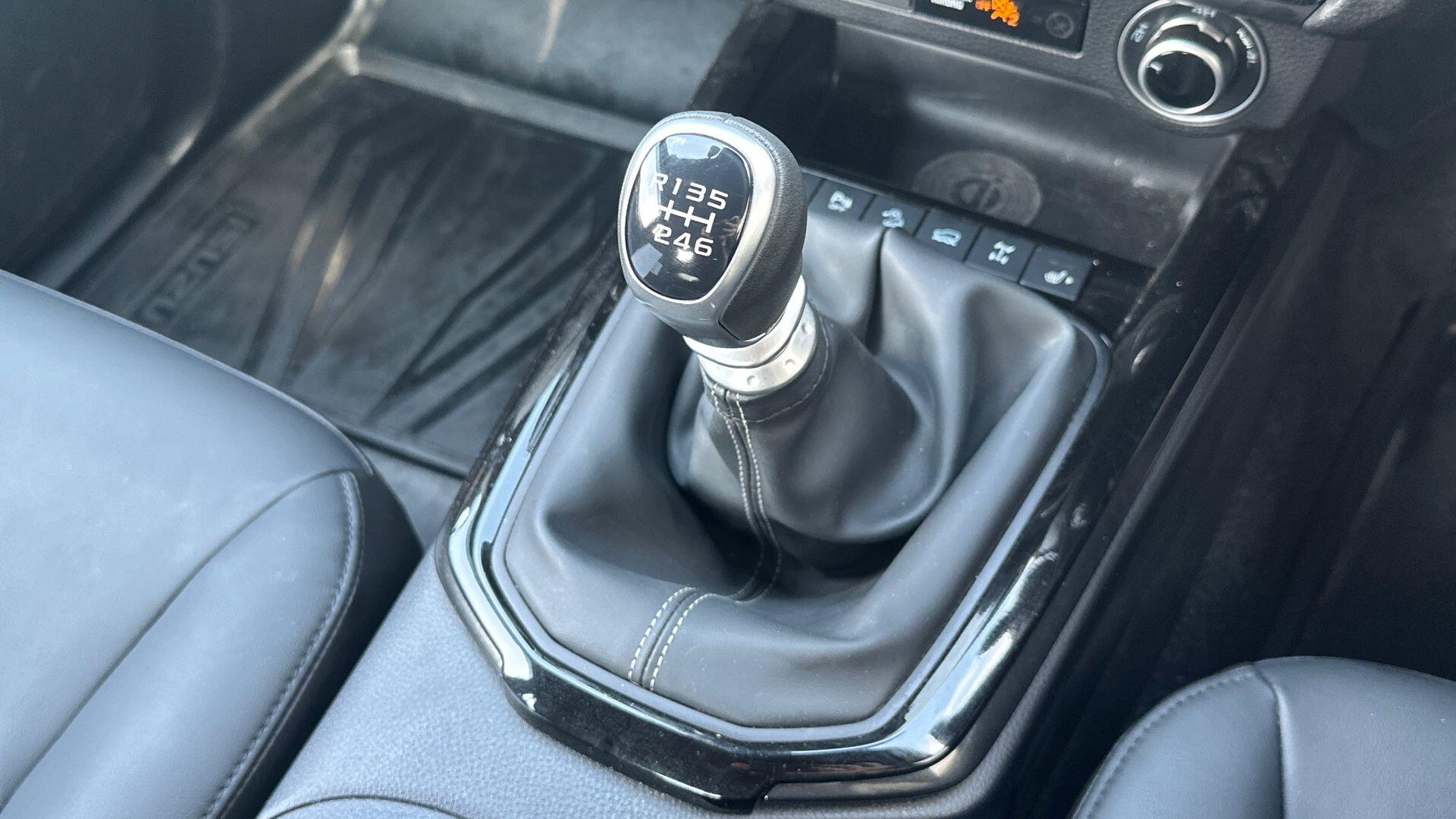 Isuzu D-Max view 13