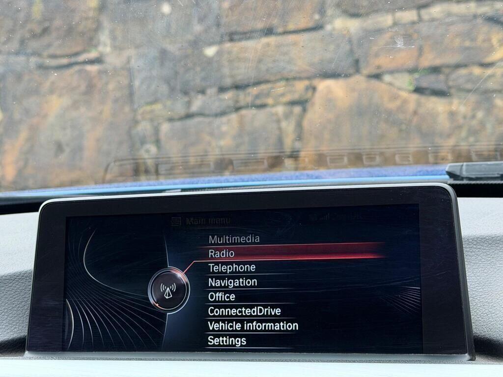 BMW 3 Series view 32