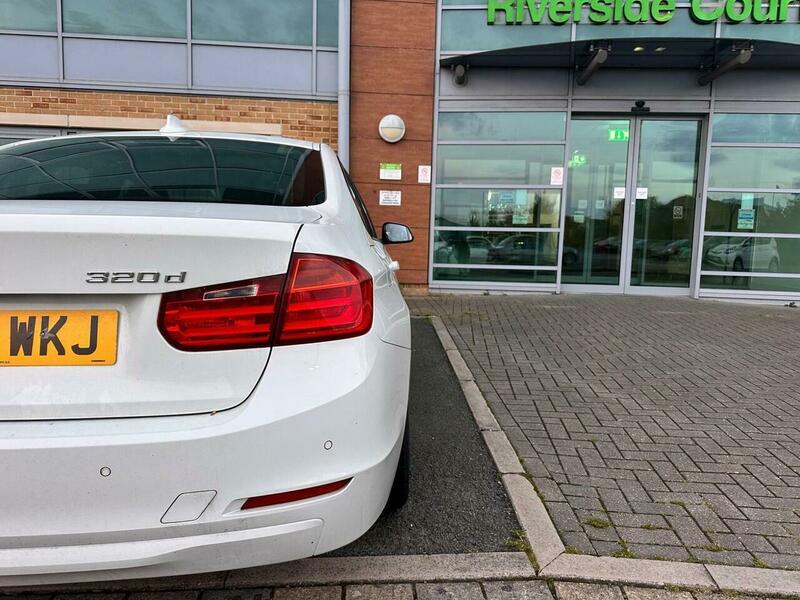 2014 BMW 3 Series 2.0 320d ED EfficientDynamics Business Auto Euro 5 (s/s) 4dr • 90,200 miles image 16