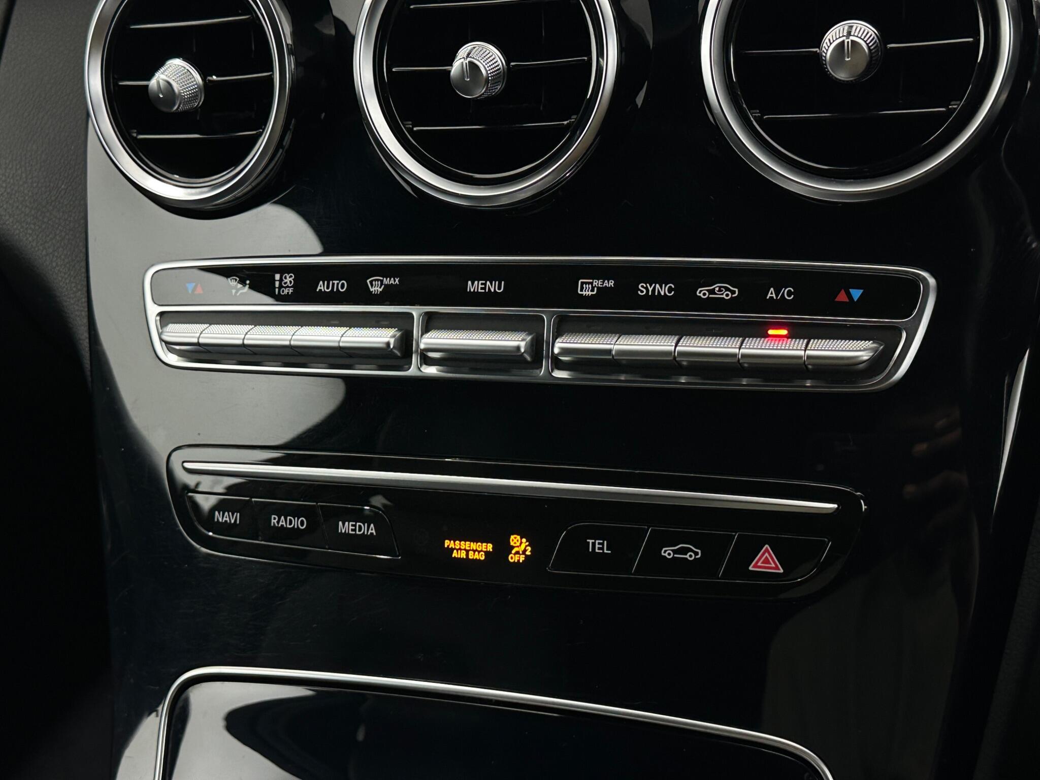 Mercedes-Benz C-Class view 23