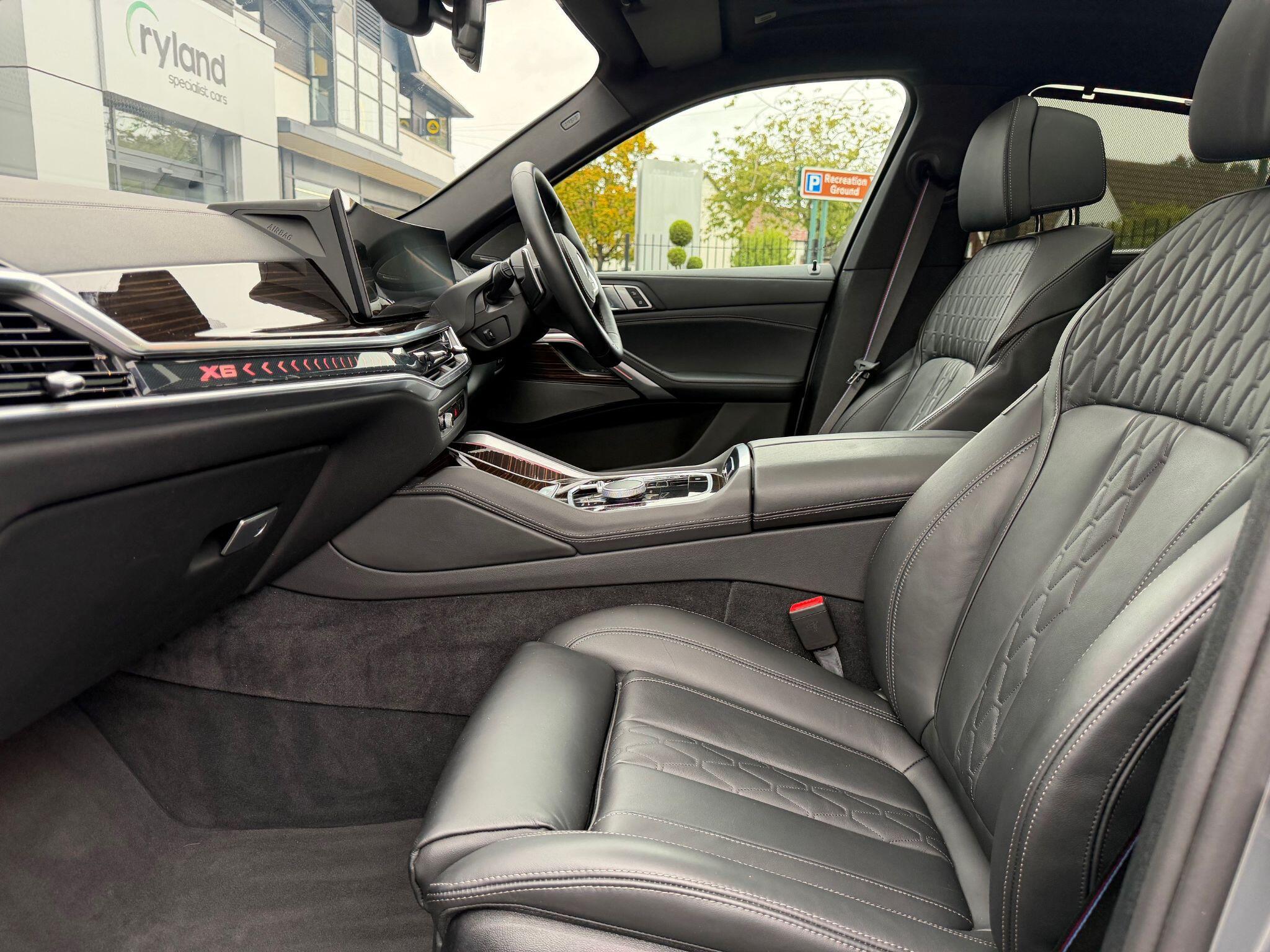 BMW X6 view 10