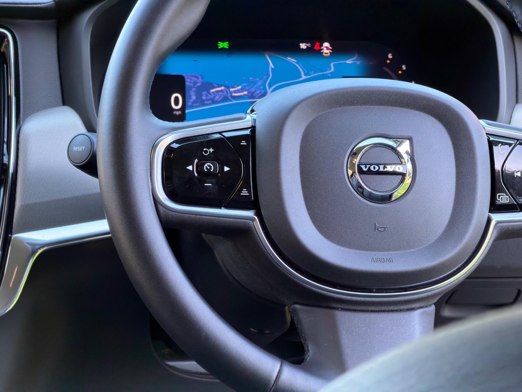 Volvo V90 Cross Country view 21