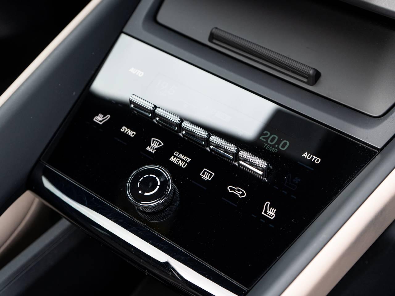 Porsche Macan view 29