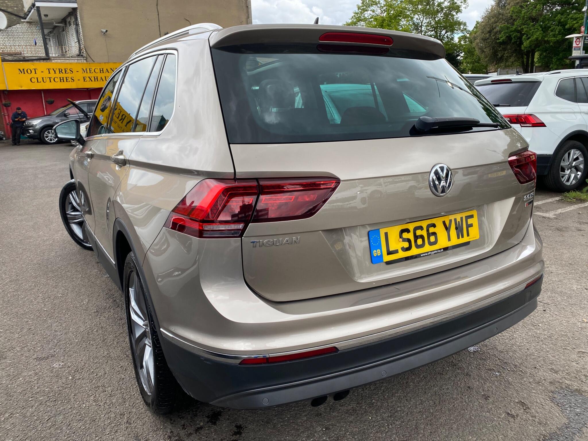Volkswagen Tiguan view 14