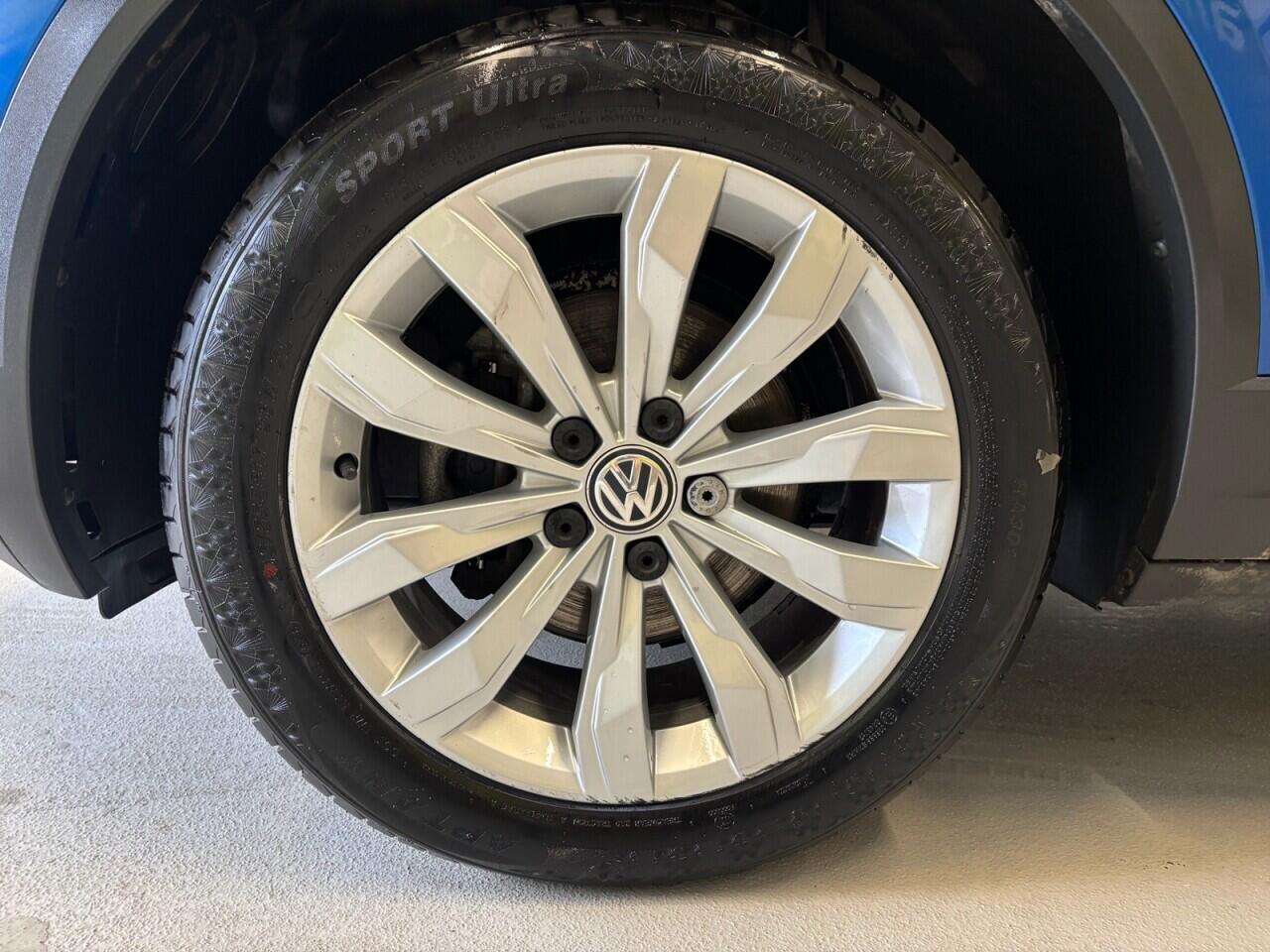 Volkswagen T-Roc view 9