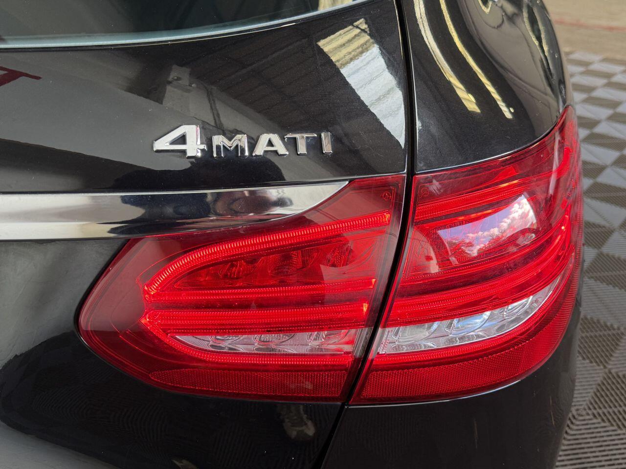 Mercedes-Benz C-Class view 29