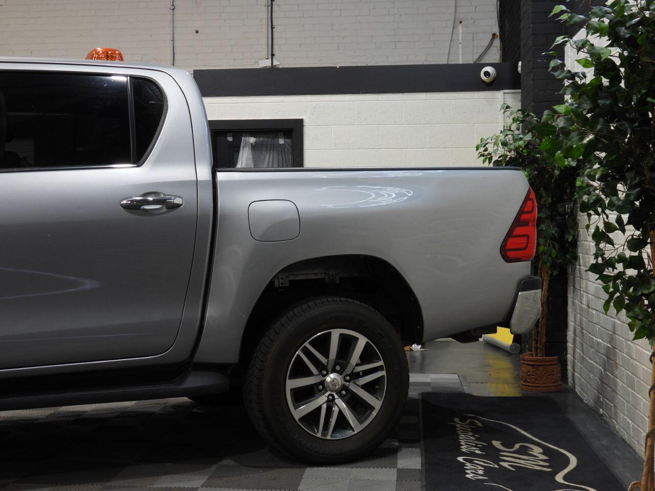 Toyota Hilux view 20