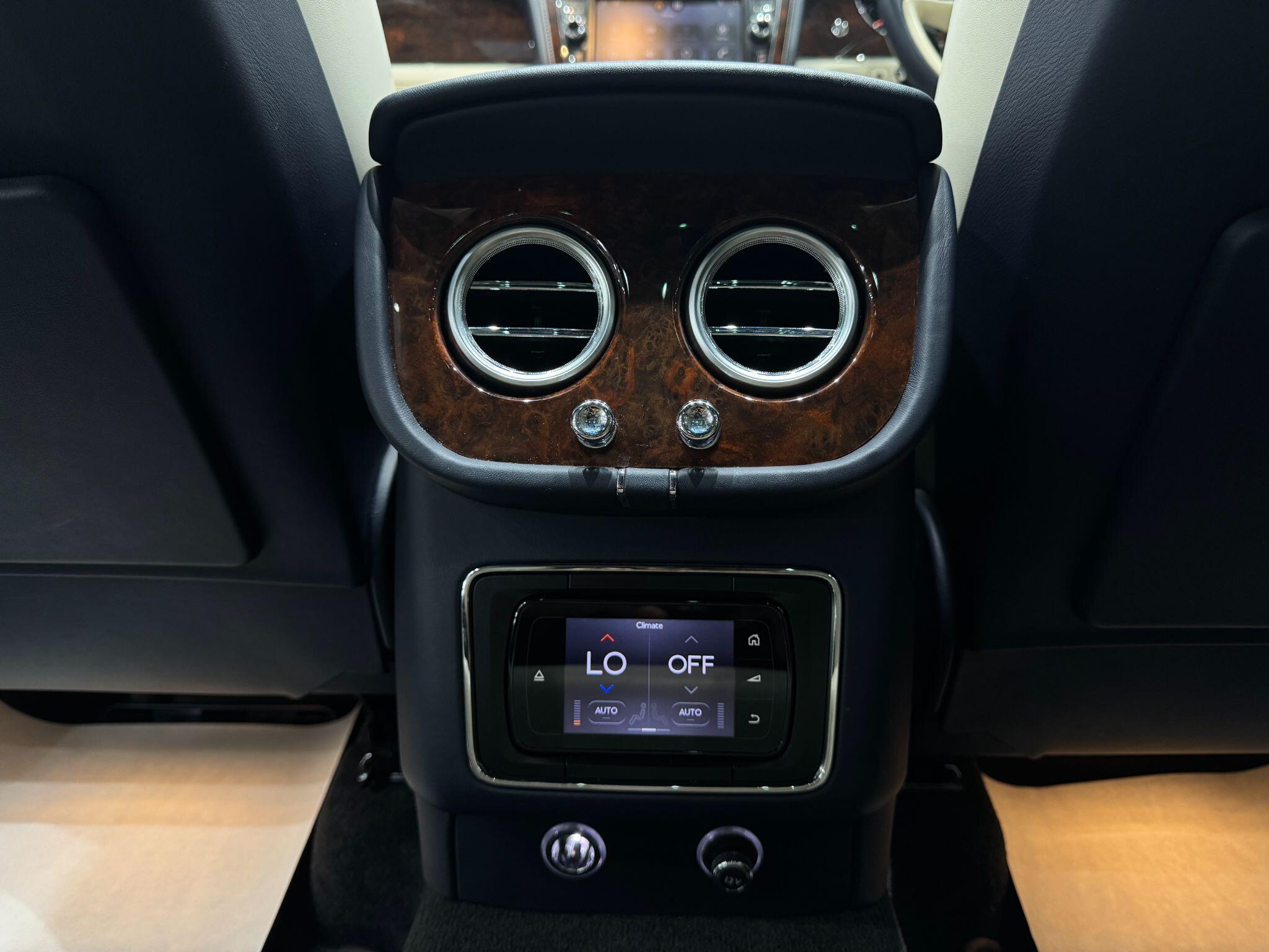 Bentley Bentayga view 59